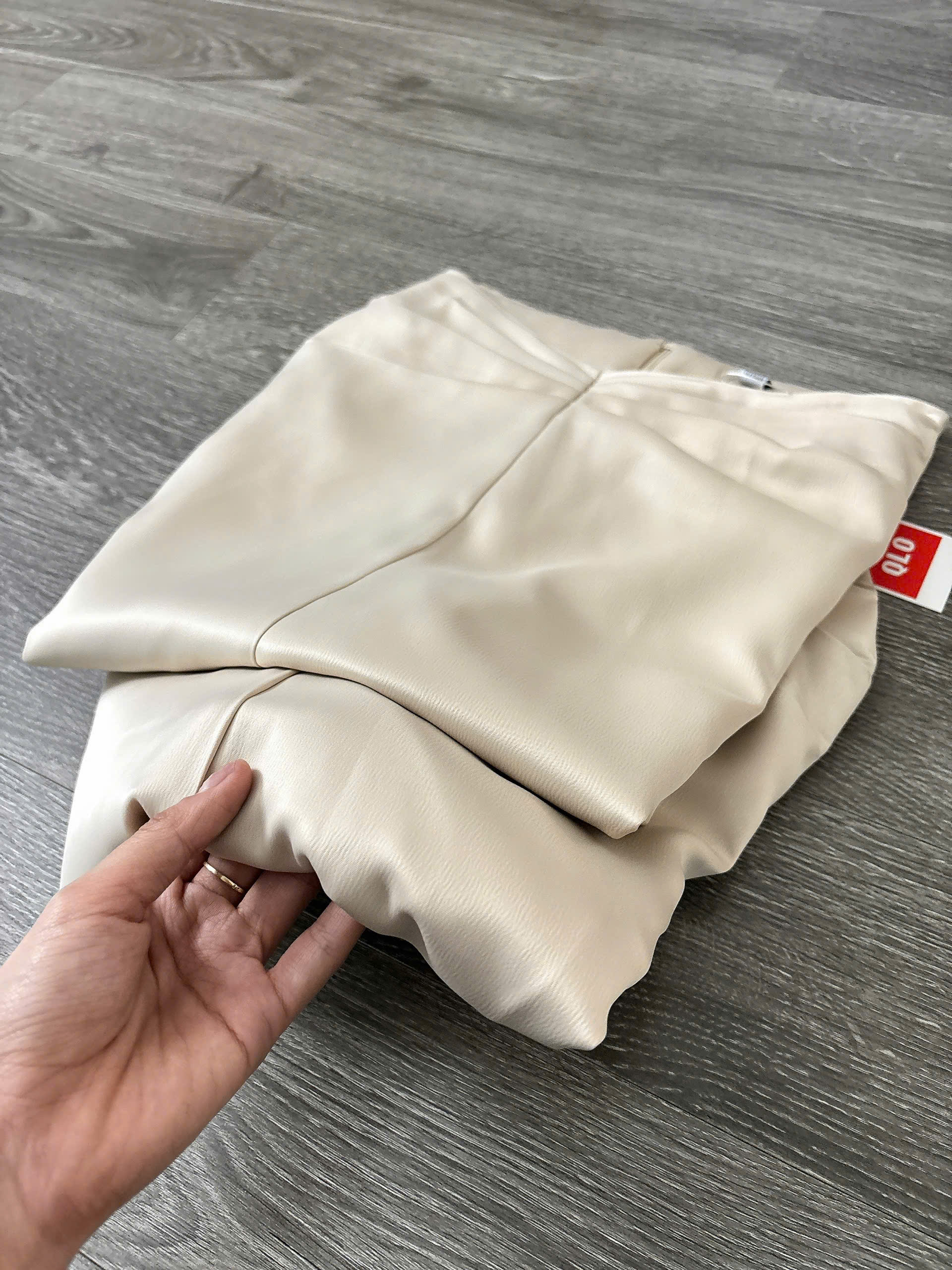 C94 CHÂN VÁY LỤA KEM_thumbnail_11