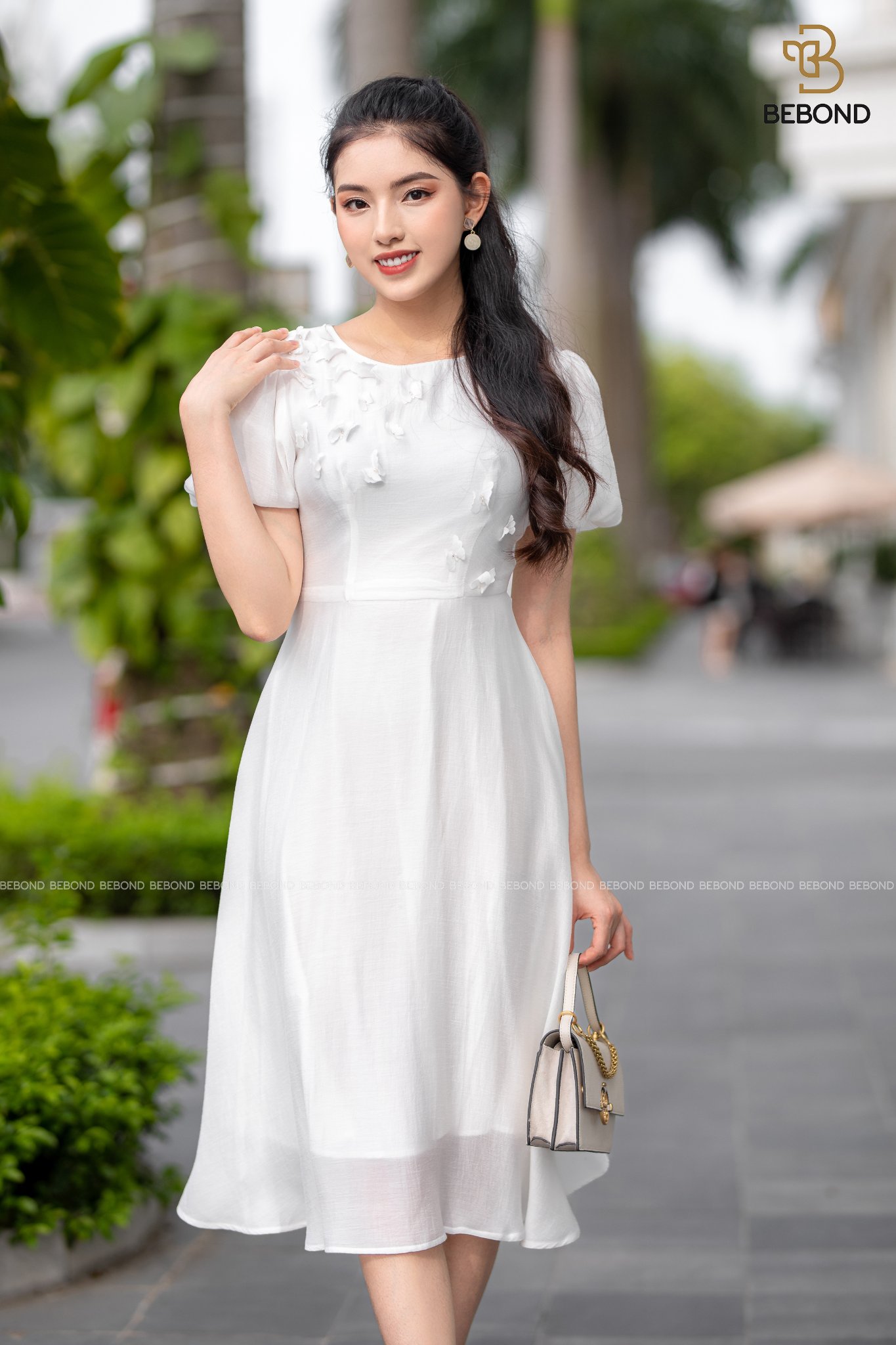 Đầm xòe  đính hoa màu trắng- RAYON