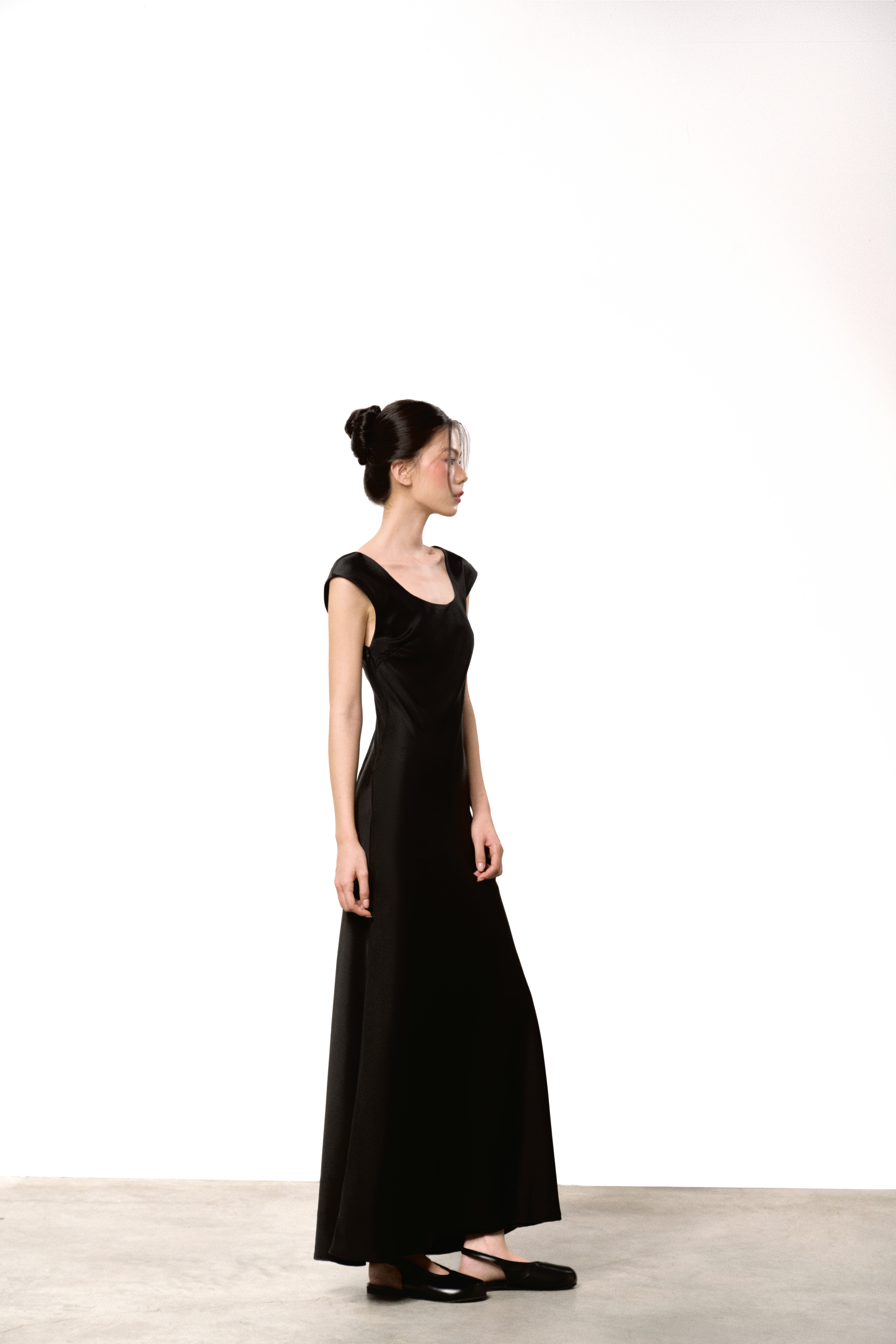 NOIR ESSENCE DRESS_thumbnail_4