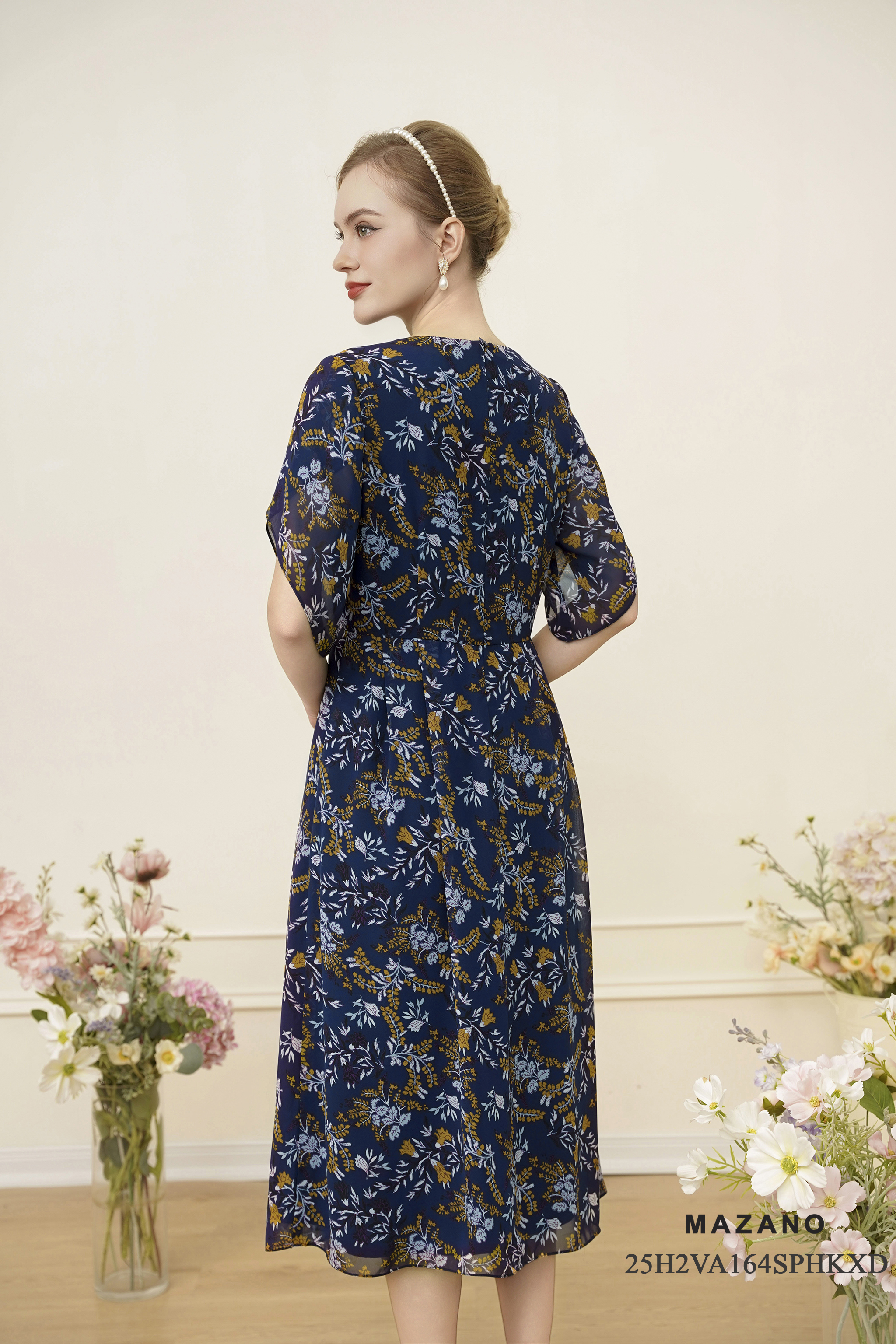 Váy Đầm Ôm Vải voan mỏng Hoạ tiết hoa nhí Cổ tròn cách điệu Tay ngắn Dài ngang bắp chân_thumbnail_3