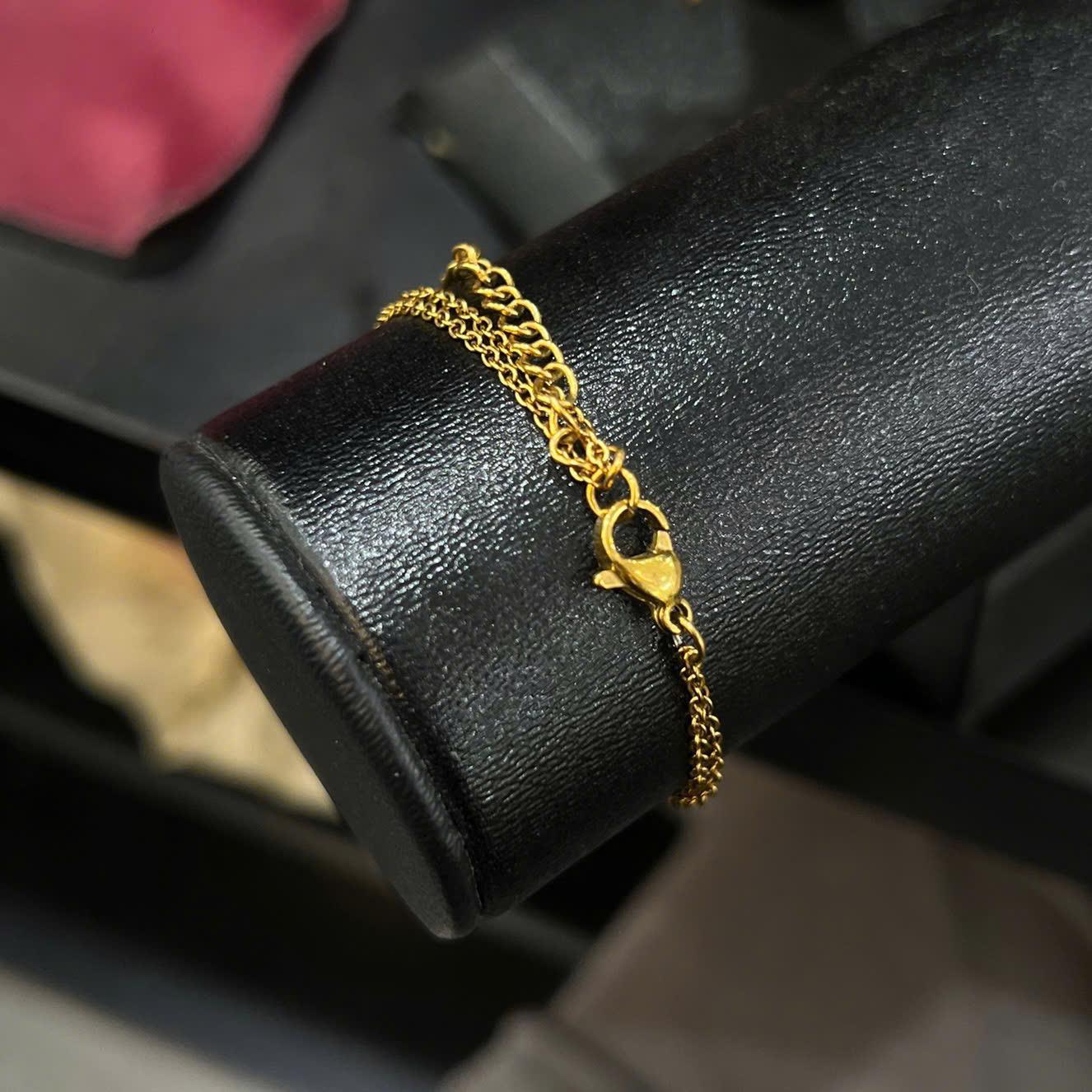 vòng tay titan vàng charm tròn xà cừ trắng_thumbnail_3