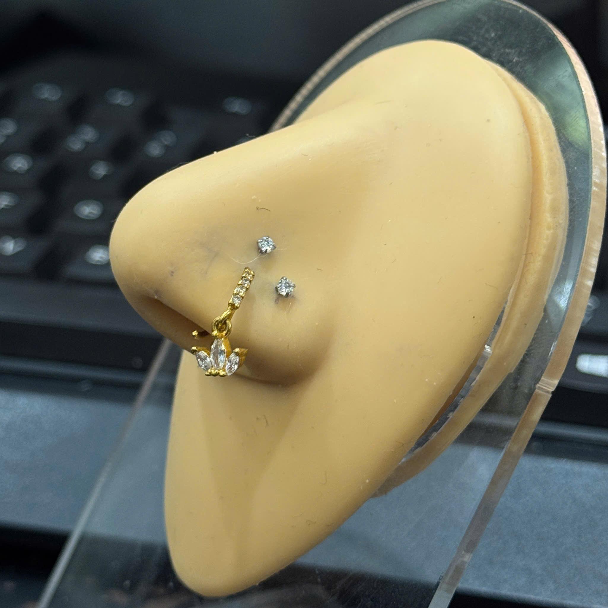 Vòng vàng đính kim cương charm 3 lá size 8 bẻ._thumbnail_3