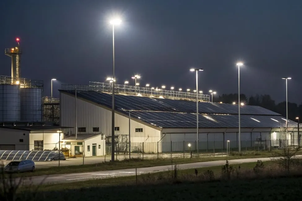 Các giải pháp tiết kiệm điện trong nhà máy: Tối ưu chi phí vận hành hiệu quả 2026