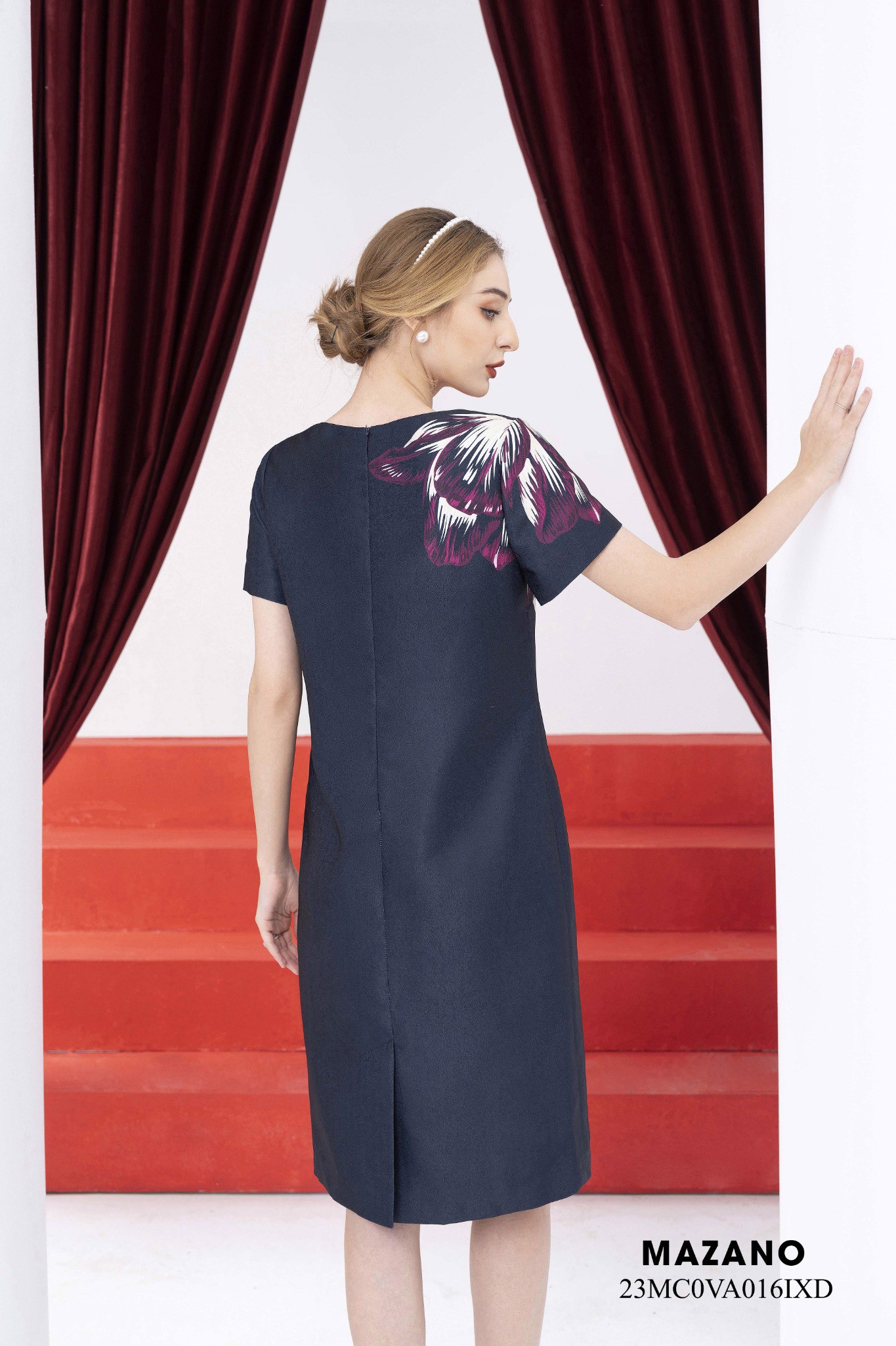 Váy Đầm Suông Vải gấm vân chìm Hoạ tiết cách điệu Cổ tròn Tay ngắn Dài qua gối_thumbnail_3