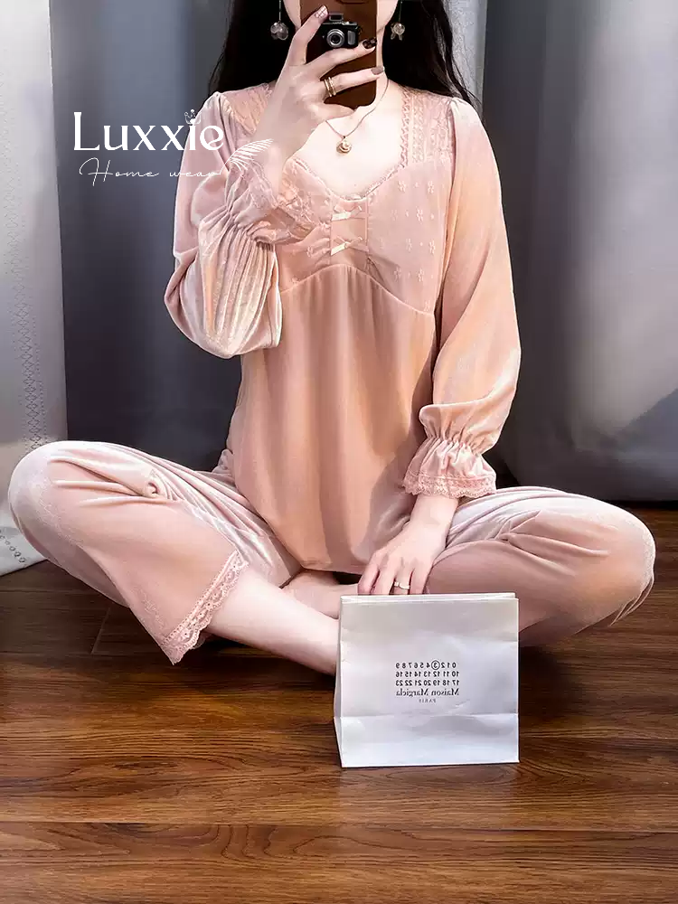 NHUNG29 Bộ ngủ nhung cổ tim phối ren hoa