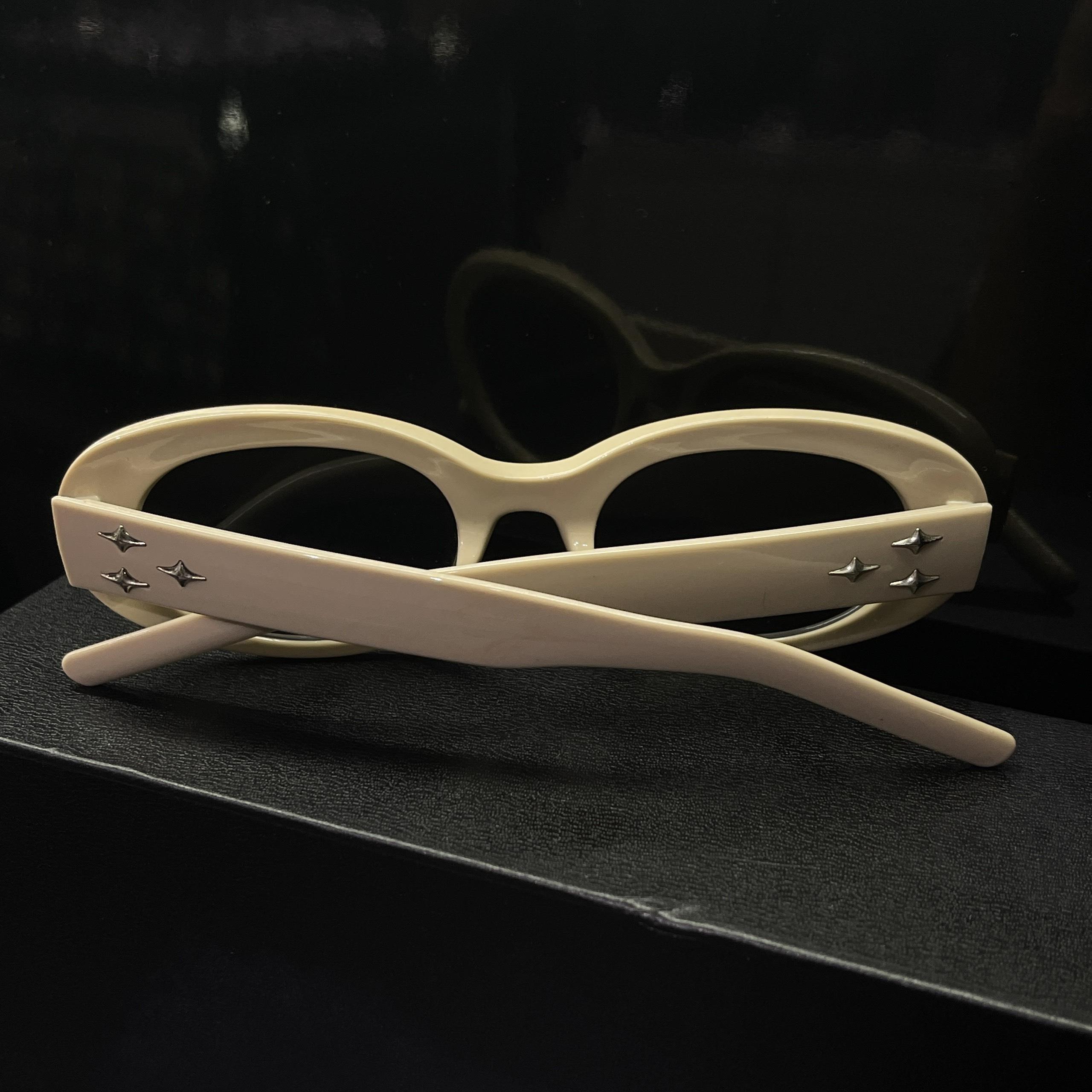 kính mắt gọng nâu trà sữa nhựa tròng xanh đen form oval nhỏ ba ngôi sao bốn cánh._thumbnail_3