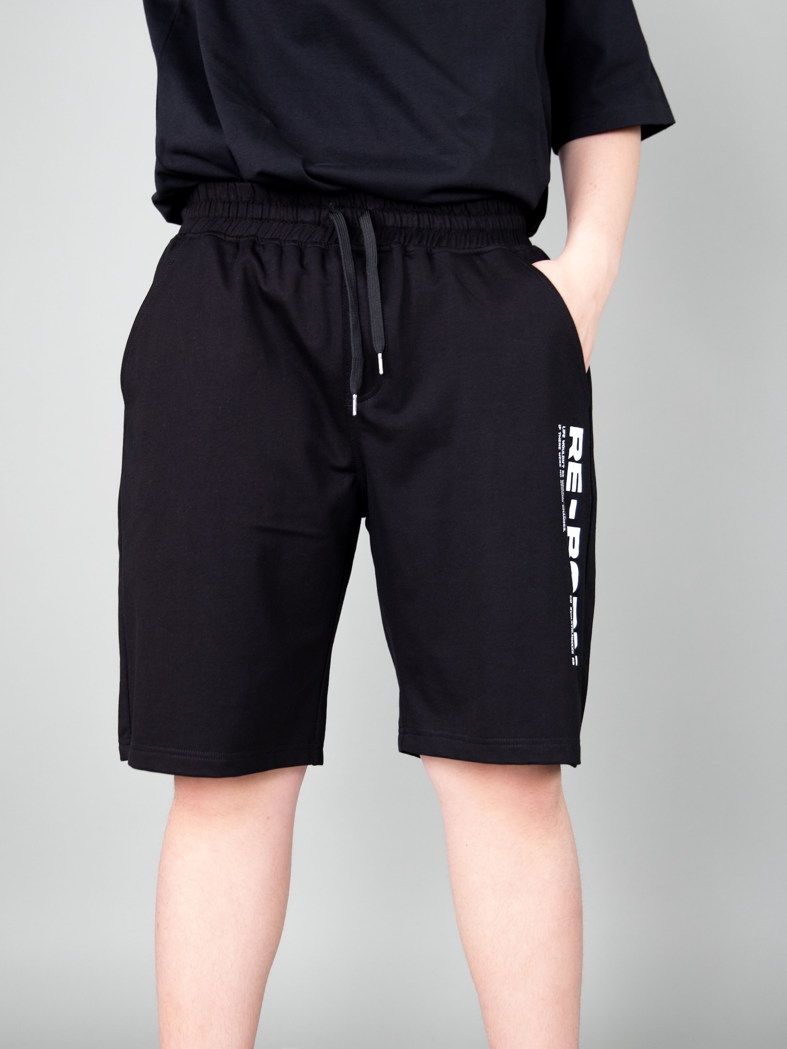 Quần short bé trai màu đen chữ Re-born