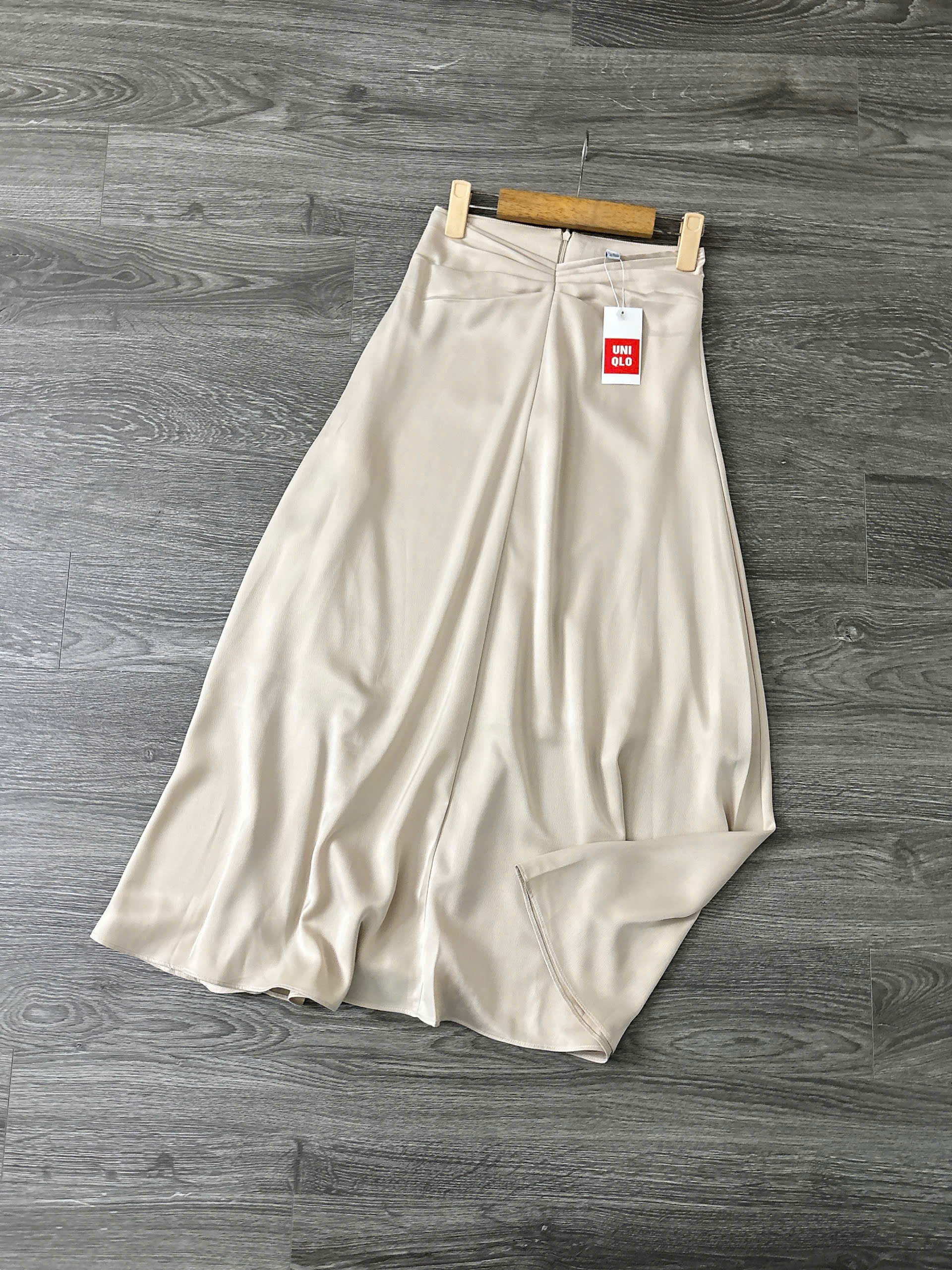 C94 CHÂN VÁY LỤA KEM_thumbnail_12