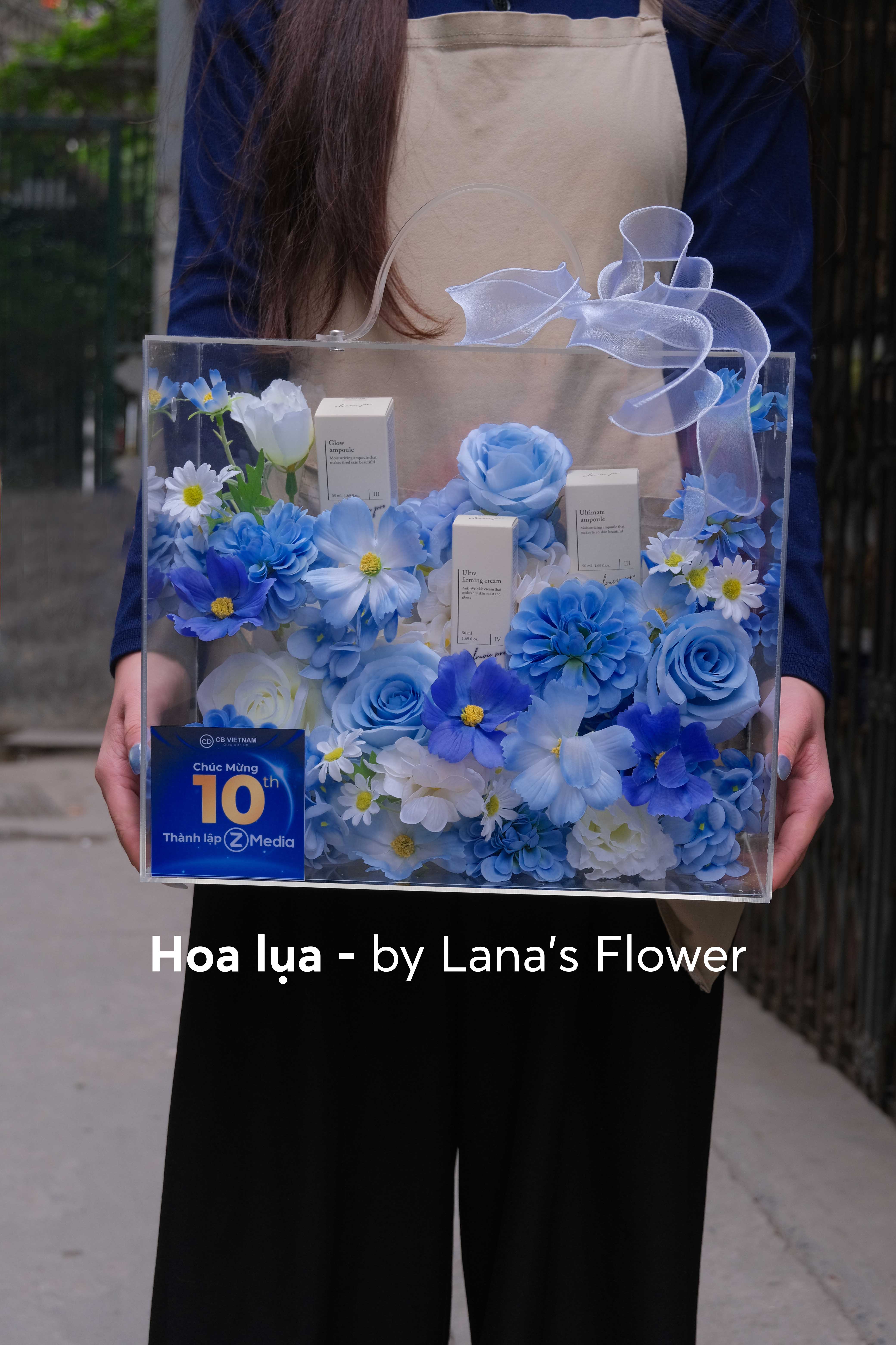 Hộp hoa lụa mica - tone Xanh Blue (30x35cm)