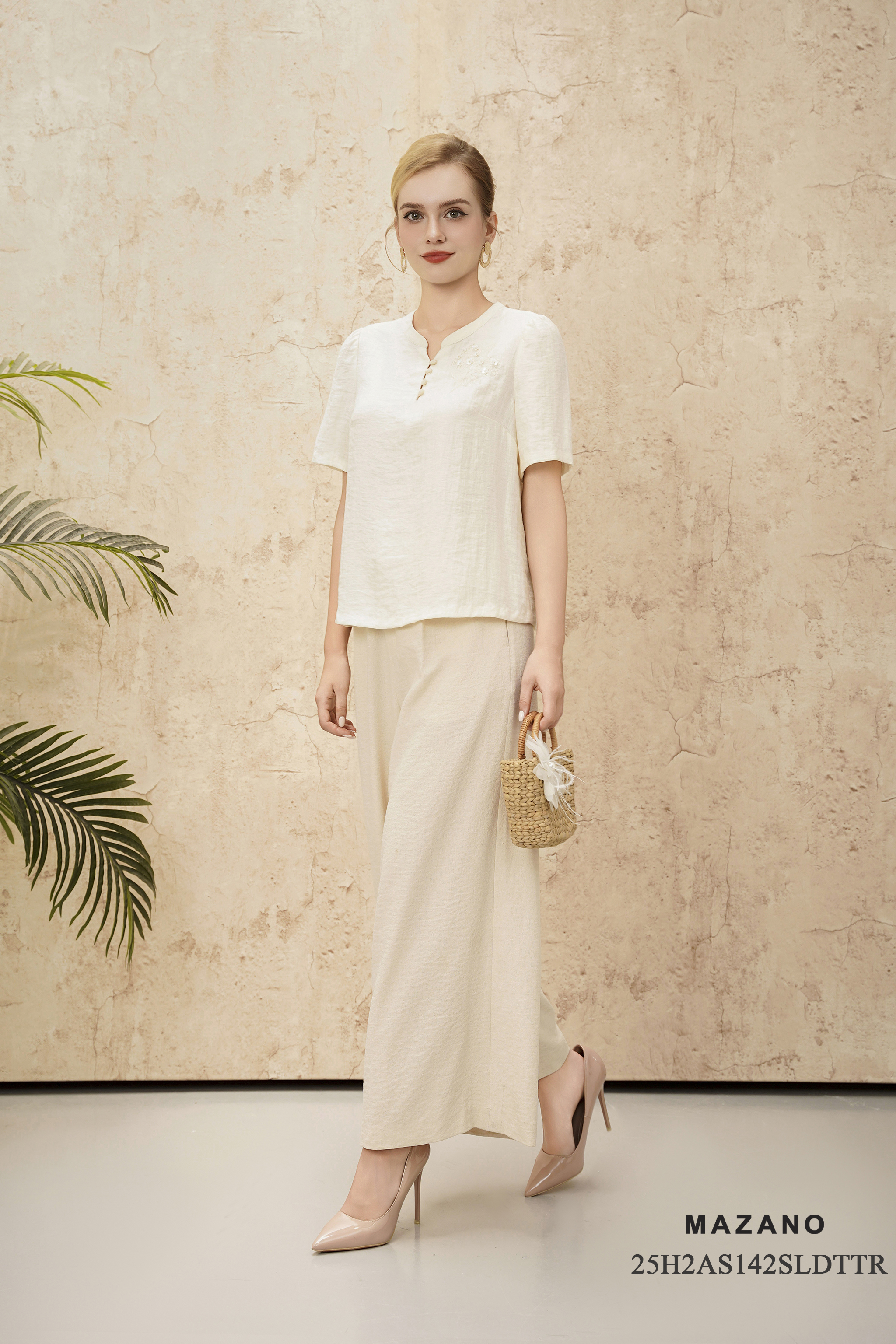 Áo Top Suông Vải linen lụa Thêu họa tiết kết hợp đính trang trí Cổ tàu cách điệu Tay ngắn Dài dưới eo_thumbnail_1