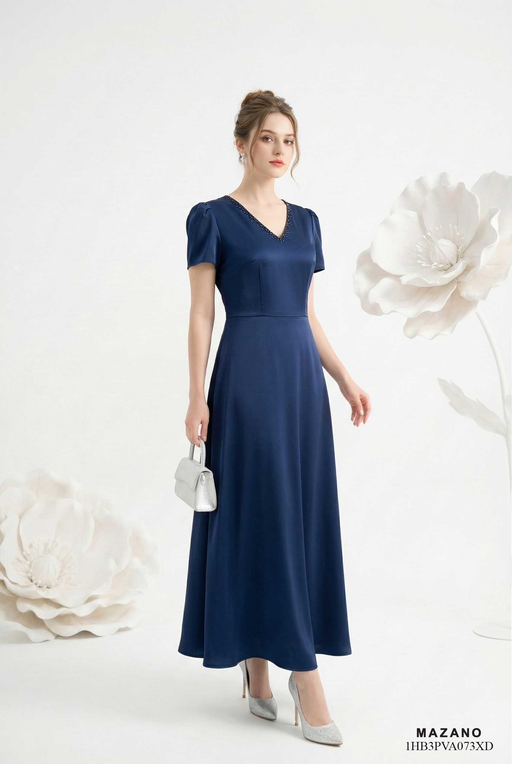 Đầm vải lụa dày xanh tím than dáng ôm chân rủ cổ V đính đá trang trí tay ngắn thiết kế MAZANO