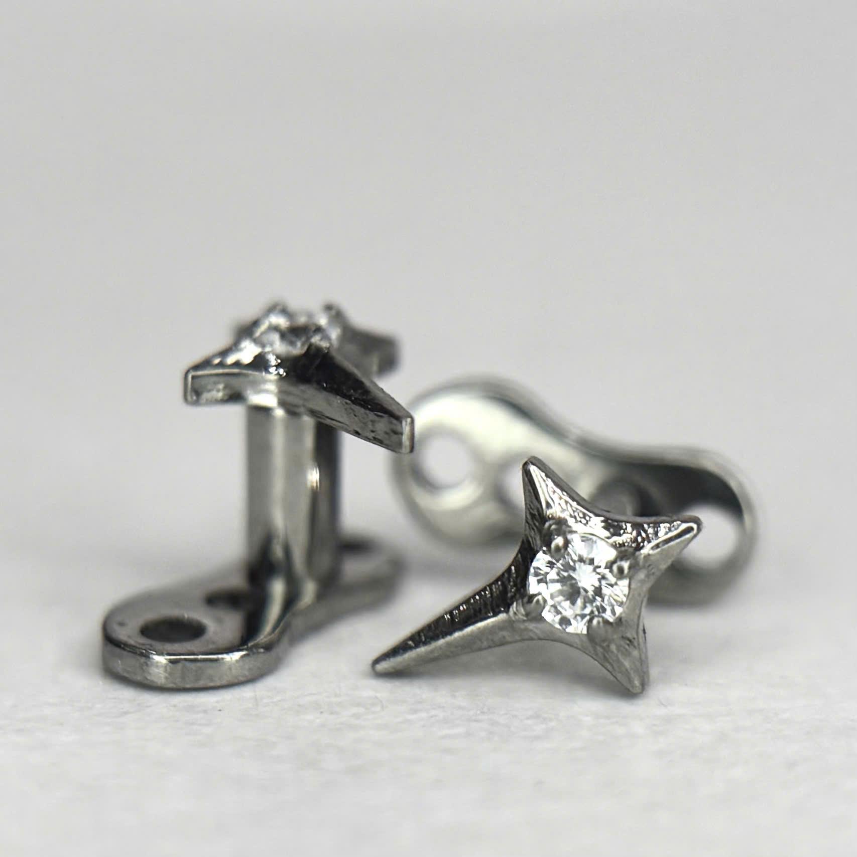 Khuyên cấy titan ngôi sao nhọn