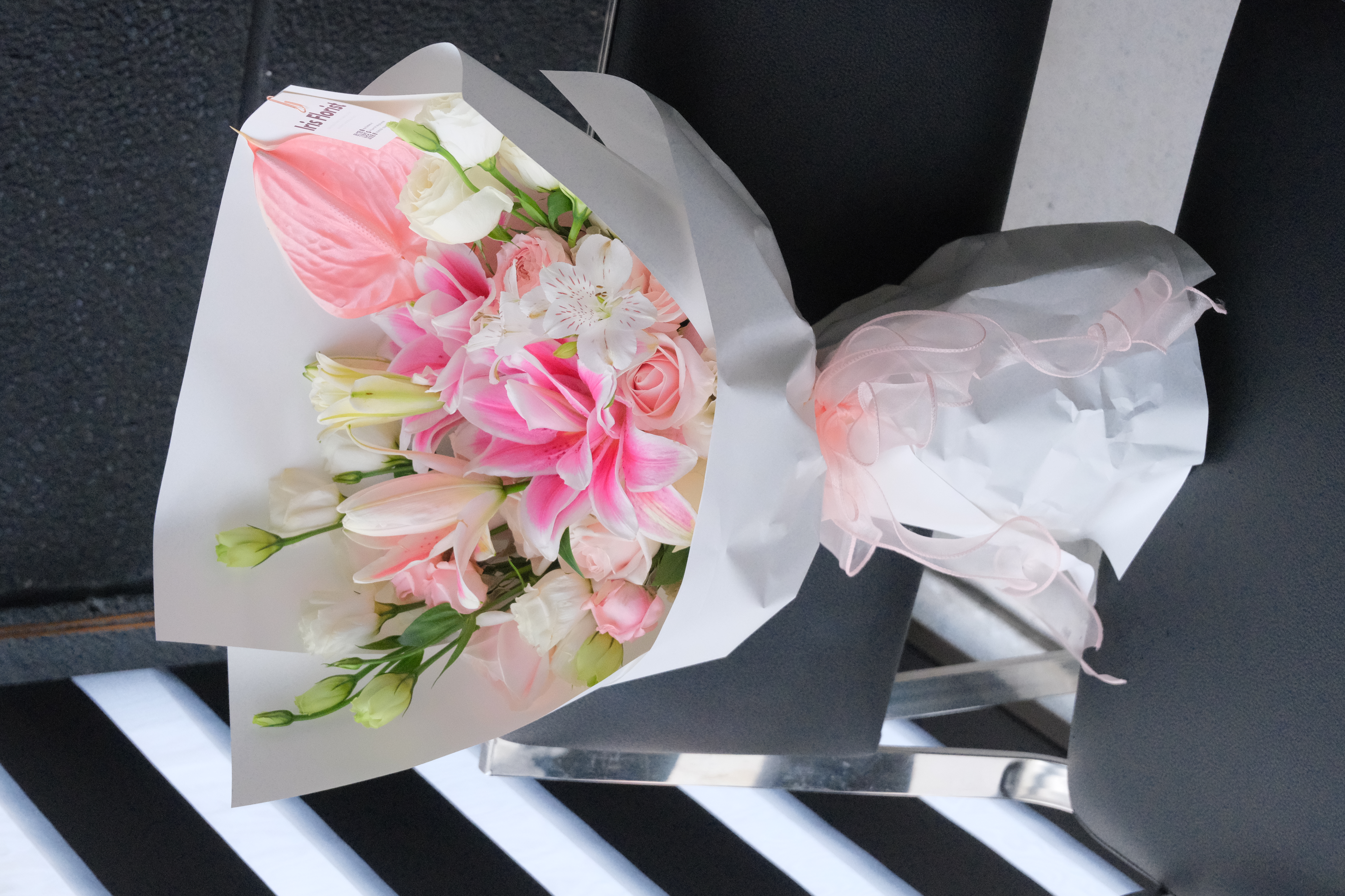 Bó hoa ly hồng mix - size M