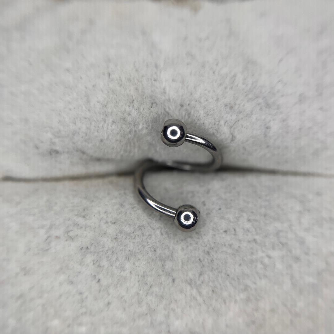 Xoắn 1 vòng đính đá.