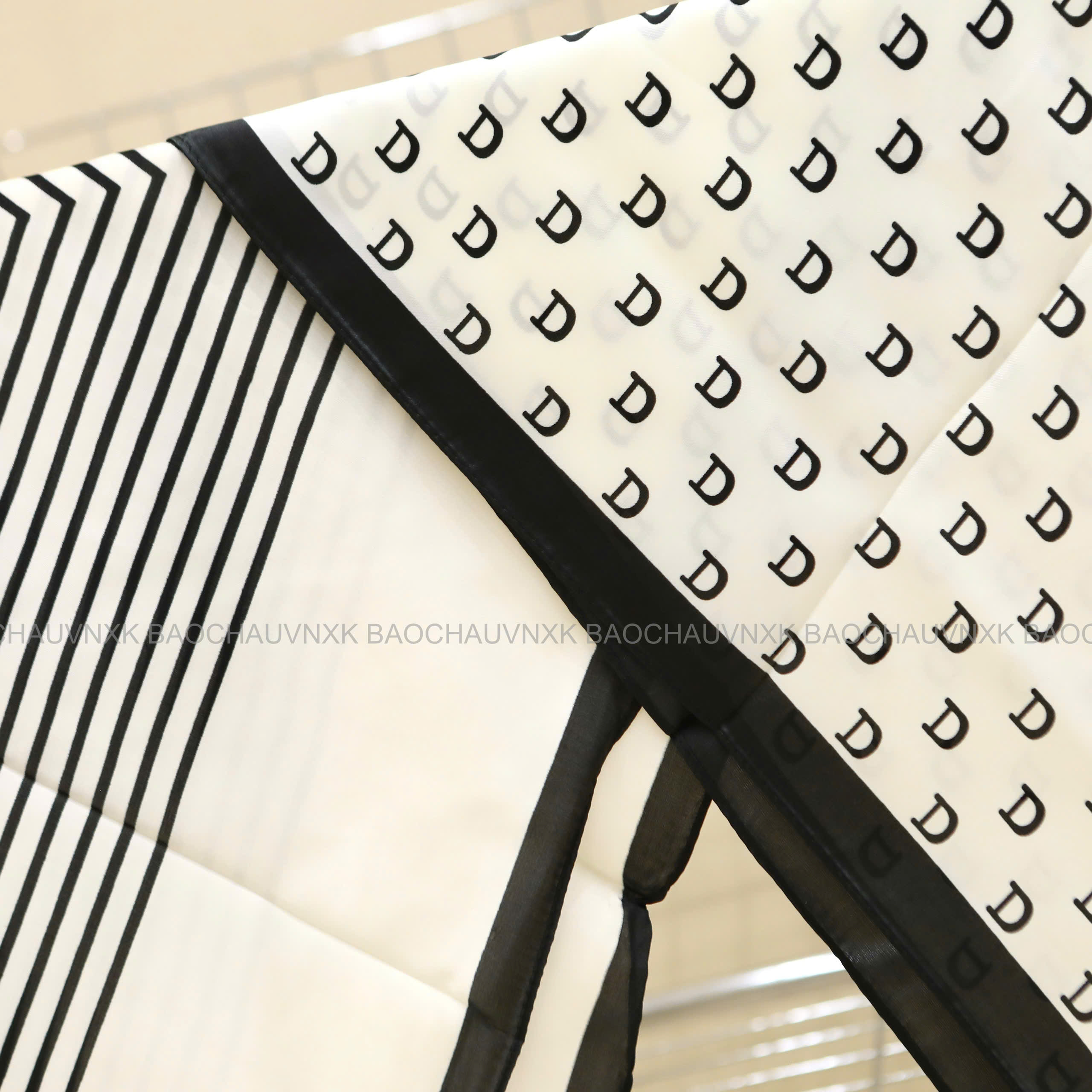 SALE K2 KHĂN QUÀNG CỔ LỤA 2 MÀU_thumbnail_1