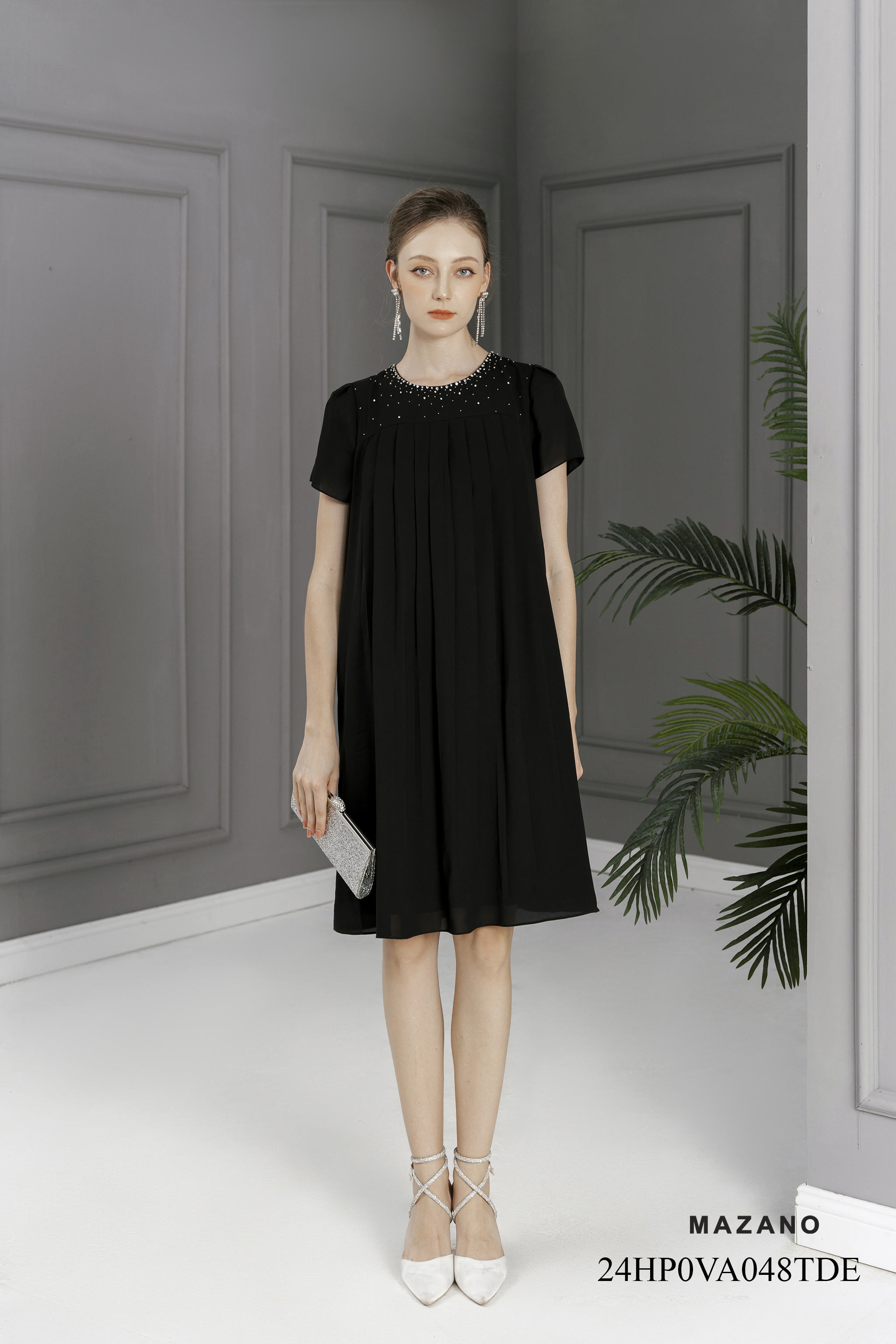 Đầm suông rộng xếp ly ngực_thumbnail_0