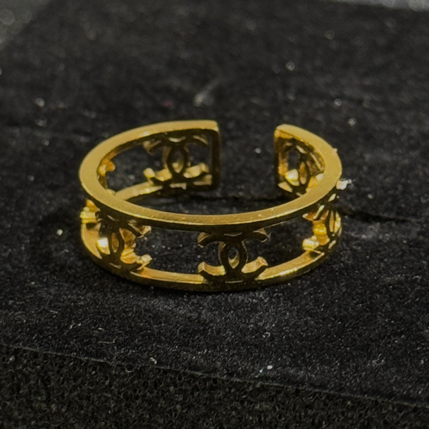 nhẫn kiểu titan vàng Chanel rỗng trơn freesize_thumbnail_3