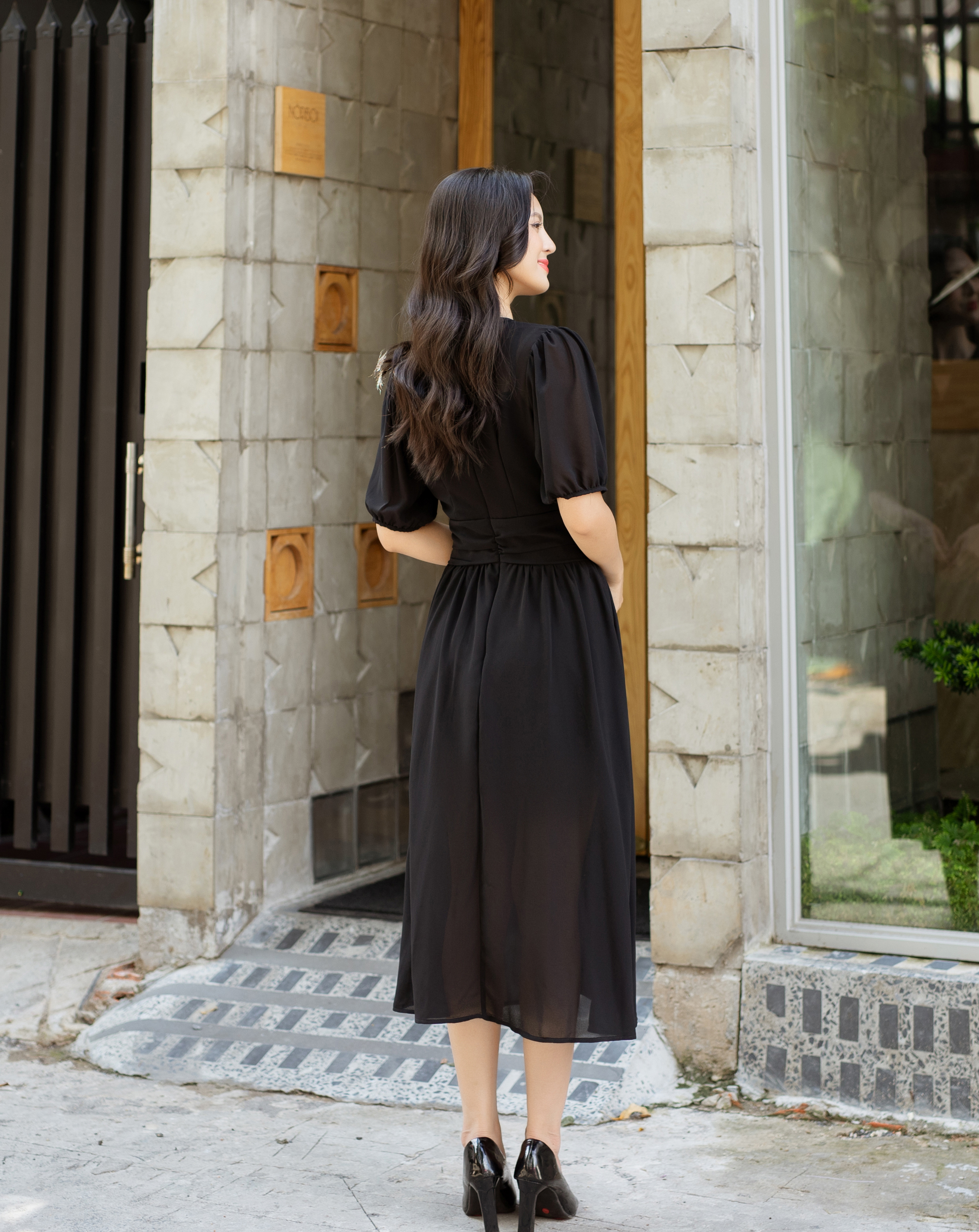 Đầm voan xòe cổ giọt nước xẻ tà xinh xắn_thumbnail_5