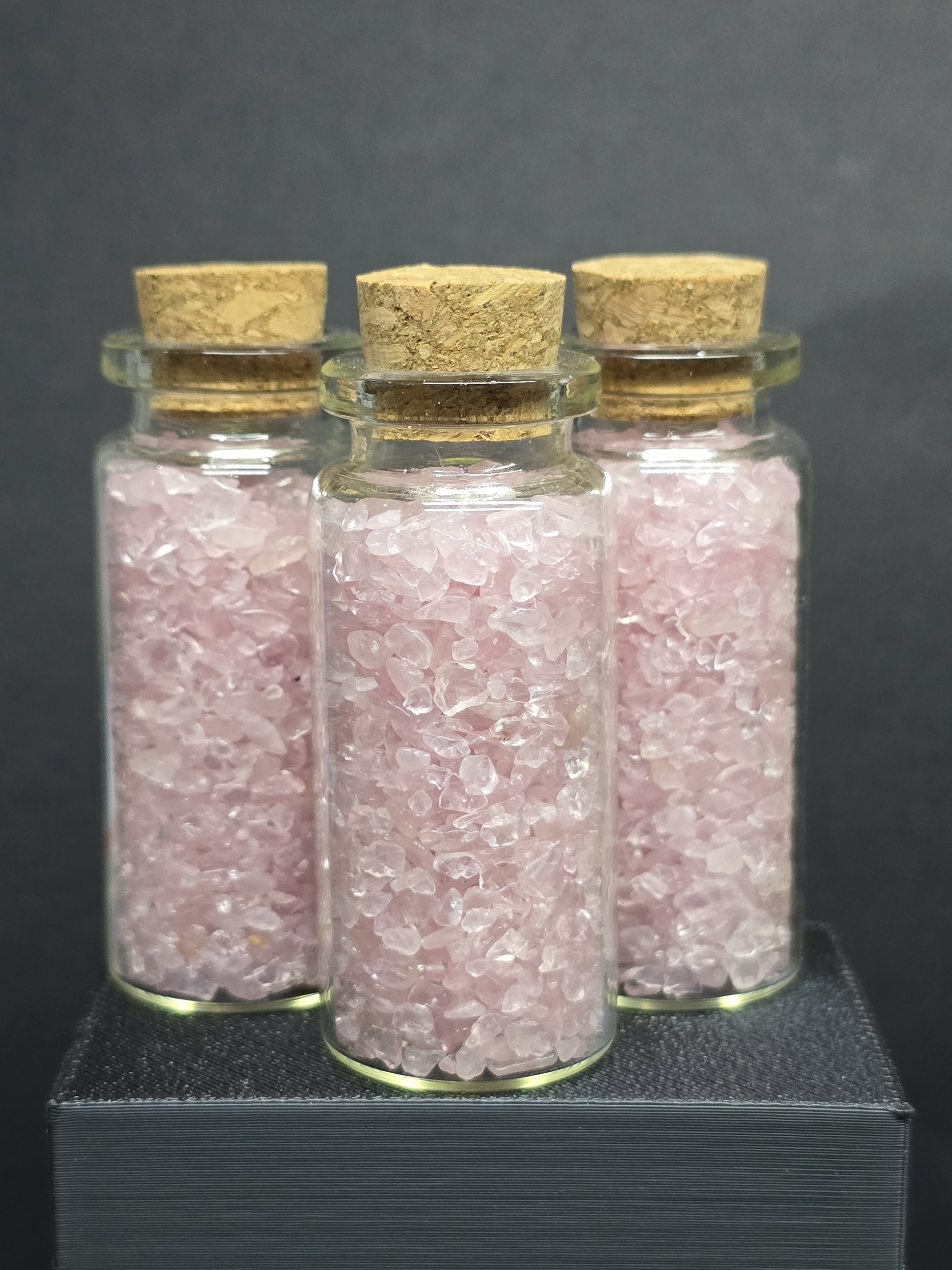 Hũ Đá Năng Lượng Tình Yêu Thương - Vụn Thạch Anh Hồng