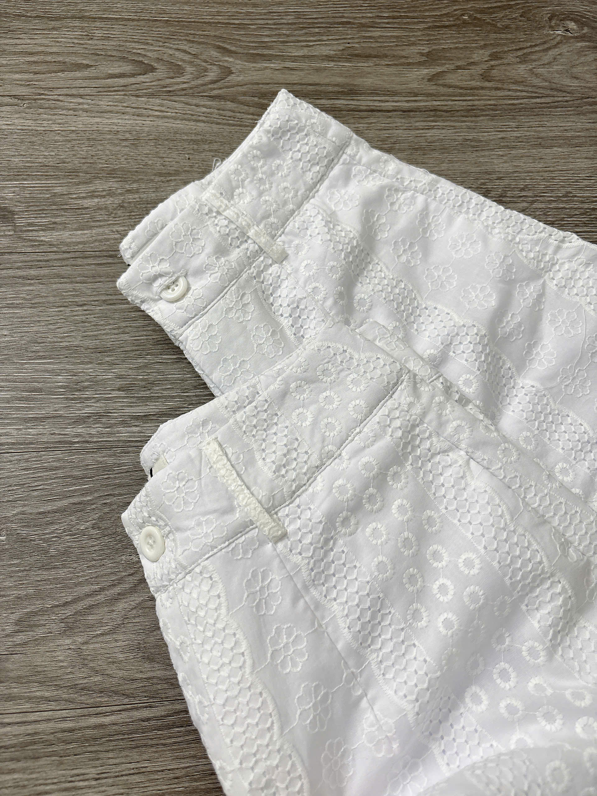 H99 QUẦN SHORT TRẮNG THÊU HOA_thumbnail_12