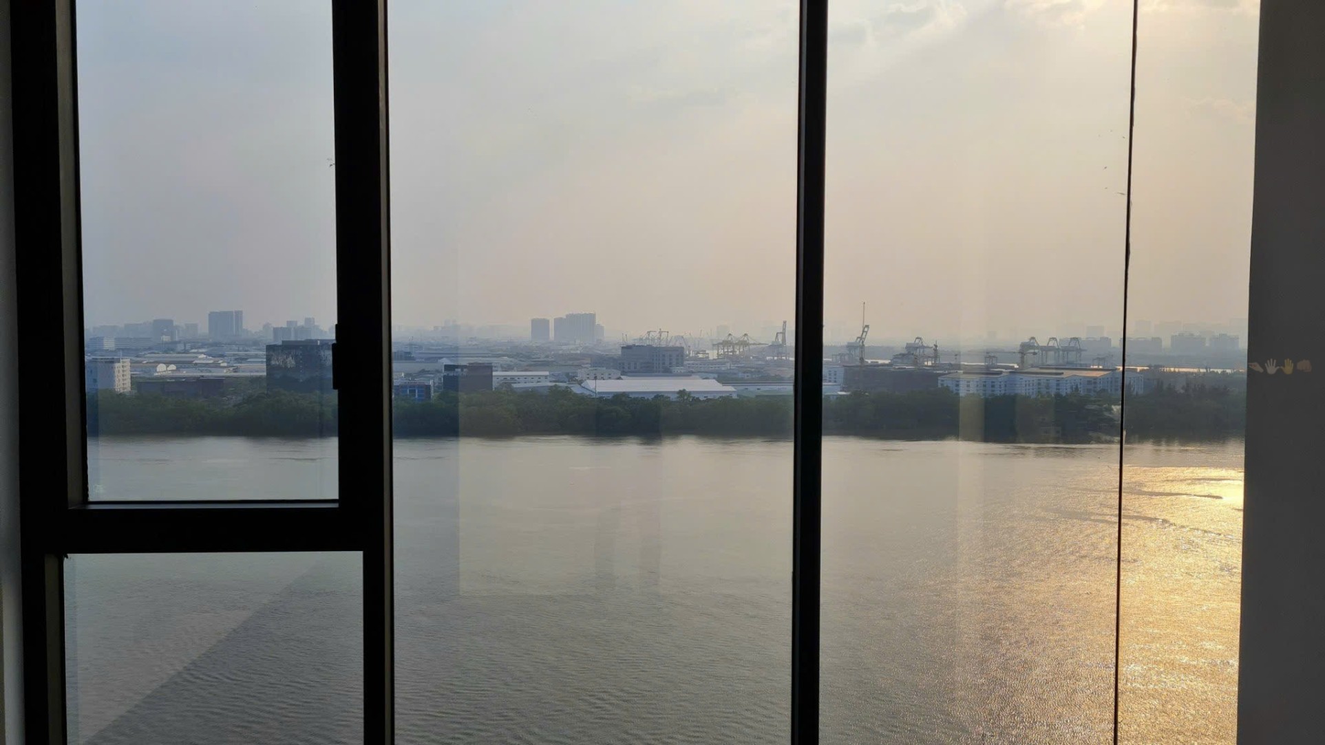 Cho thuê 3 phòng ngủ One Verandah - View sông SG trực diện, ngắm nhìn các biểu tượng thành phố - Ban công Tây Nam thoáng_thumbnail_4