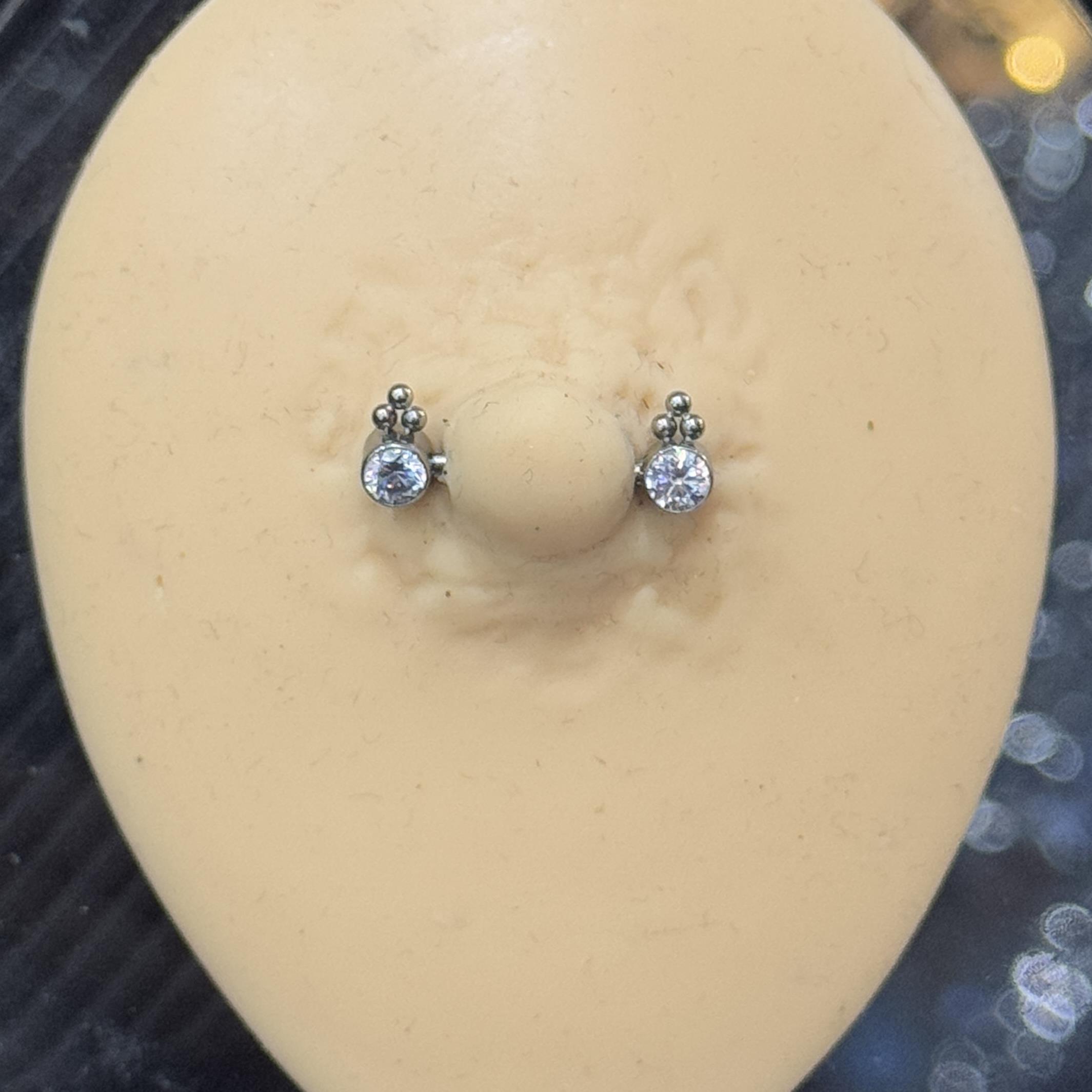 khuyên ti titan chùm ba viên bi tam giác thân 12_thumbnail_3