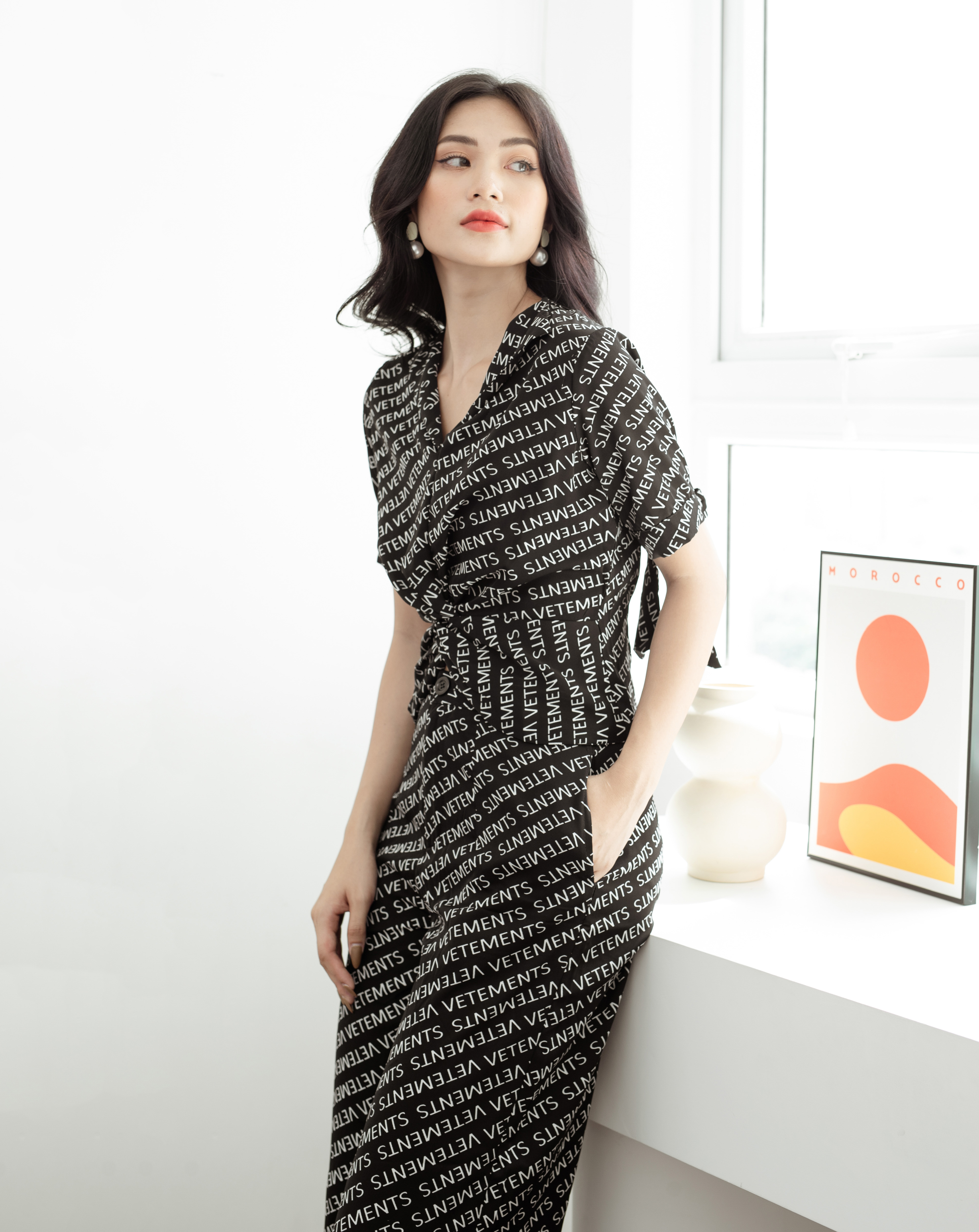 Set bộ hoạ tiết chữ quần, áo croptop_thumbnail_2