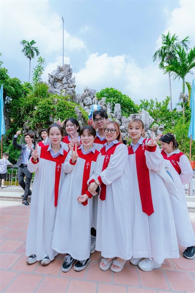 Bộ áo ca đoàn Thánh Linh (vải dâu)