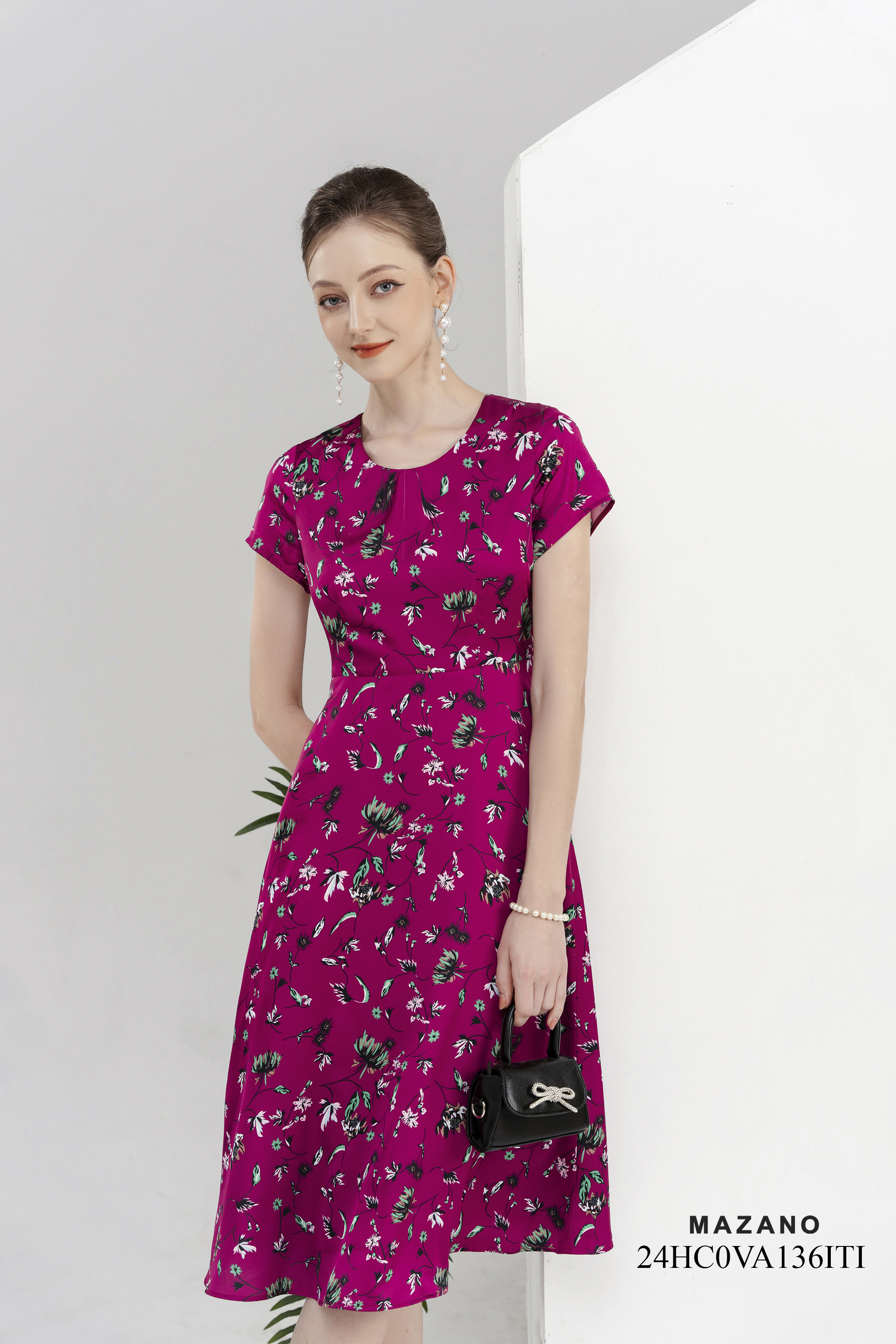 Váy Đầm Ôm Vải lụa mỏng Hoạ tiết hoa cách điệu Cổ tròn Tay ngắn Dài đến bắp chân_thumbnail_3