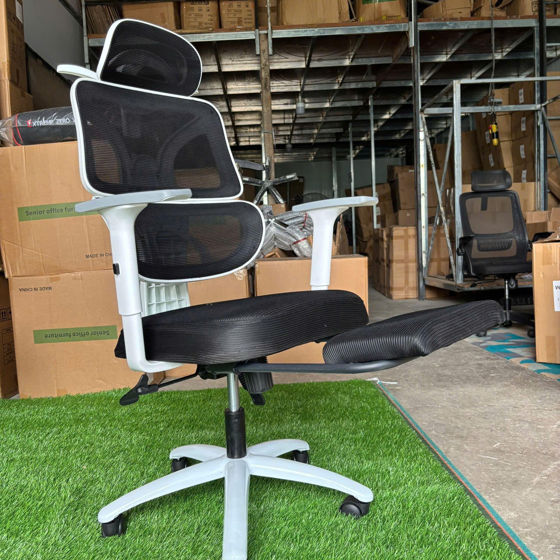 Ghế công thái học LX28 - 2 lưng bảo vệ cột sống, khung nhựa đúc chắc chắn, ngồi lâu không mỏi_thumbnail_6