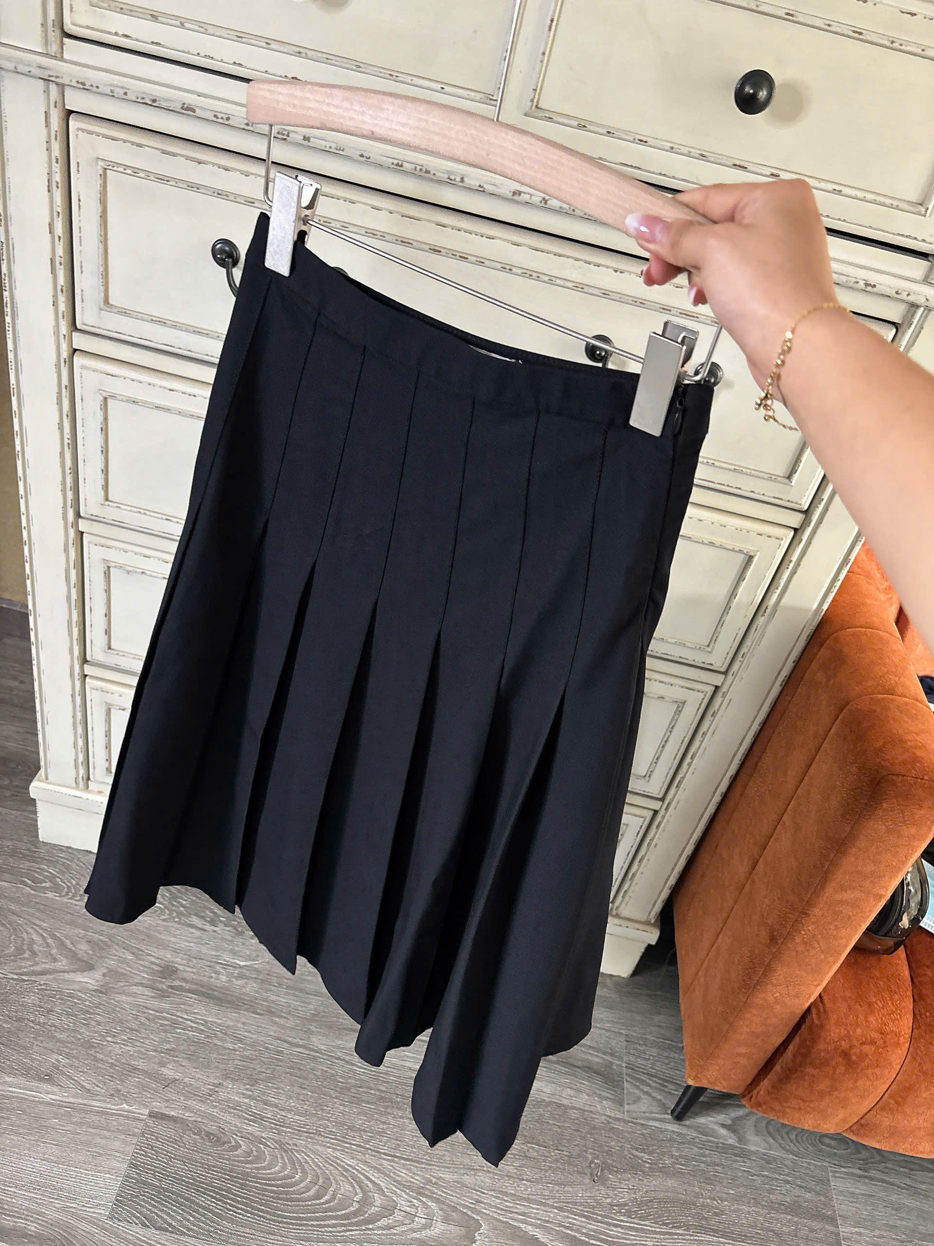 H54 CHÂN VÁY XẾP LY ĐEN_thumbnail_2