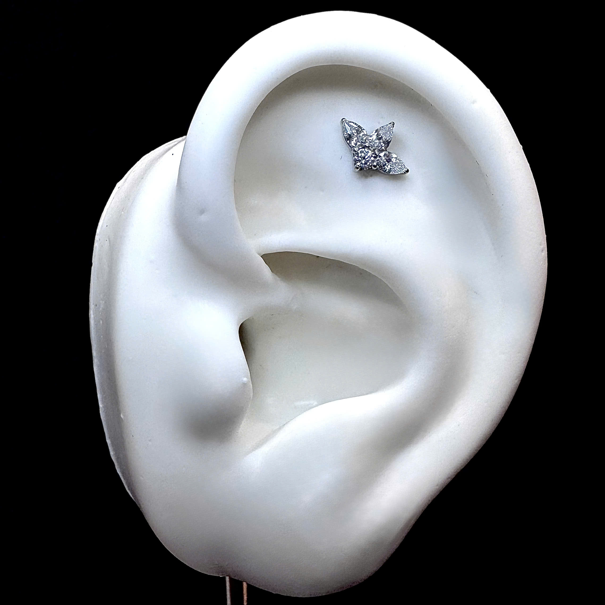 Khuyên kiểu titan hoa 3 lá giọt nước