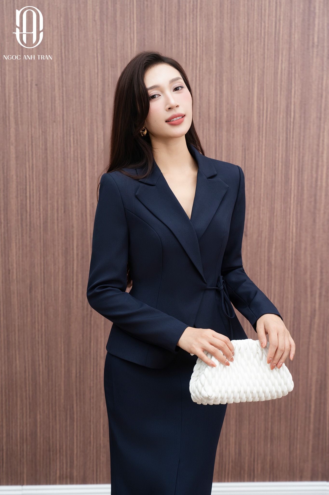 A196 - Set áo kiểu buộc dây dài tay phối chân váy xẻ trước