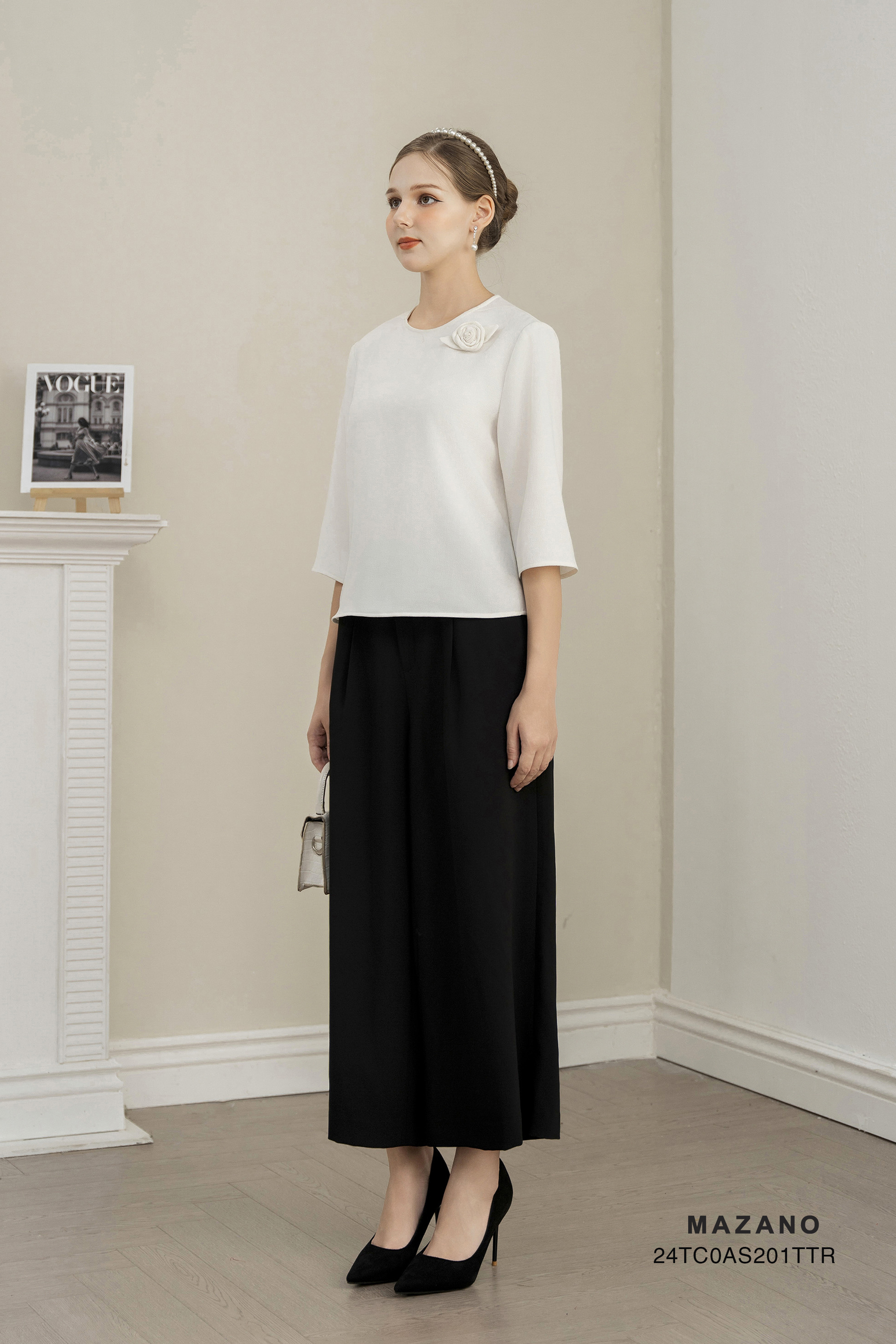 Áo top suông ngắn Vải Thô mềm Đính hoa cuốn Cổ tròn vừa  Dài dưới eo_thumbnail_2