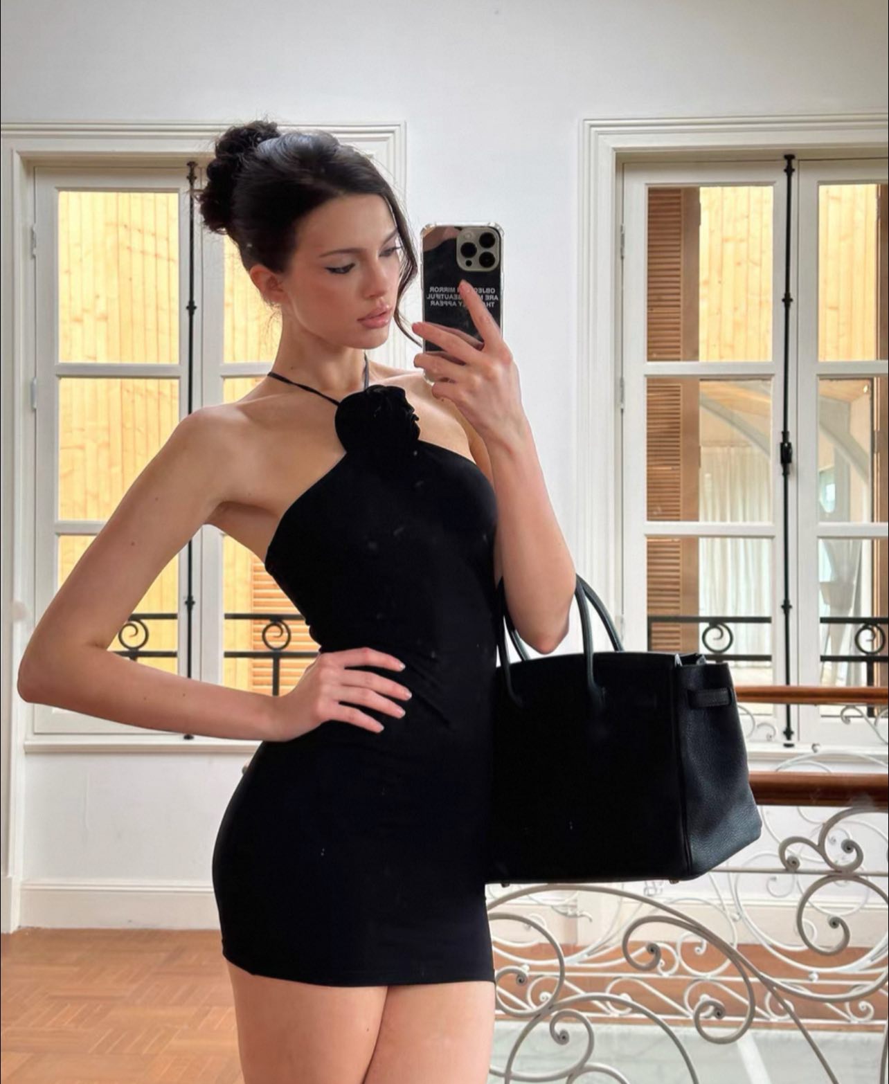 Váy yếm hoa ngực