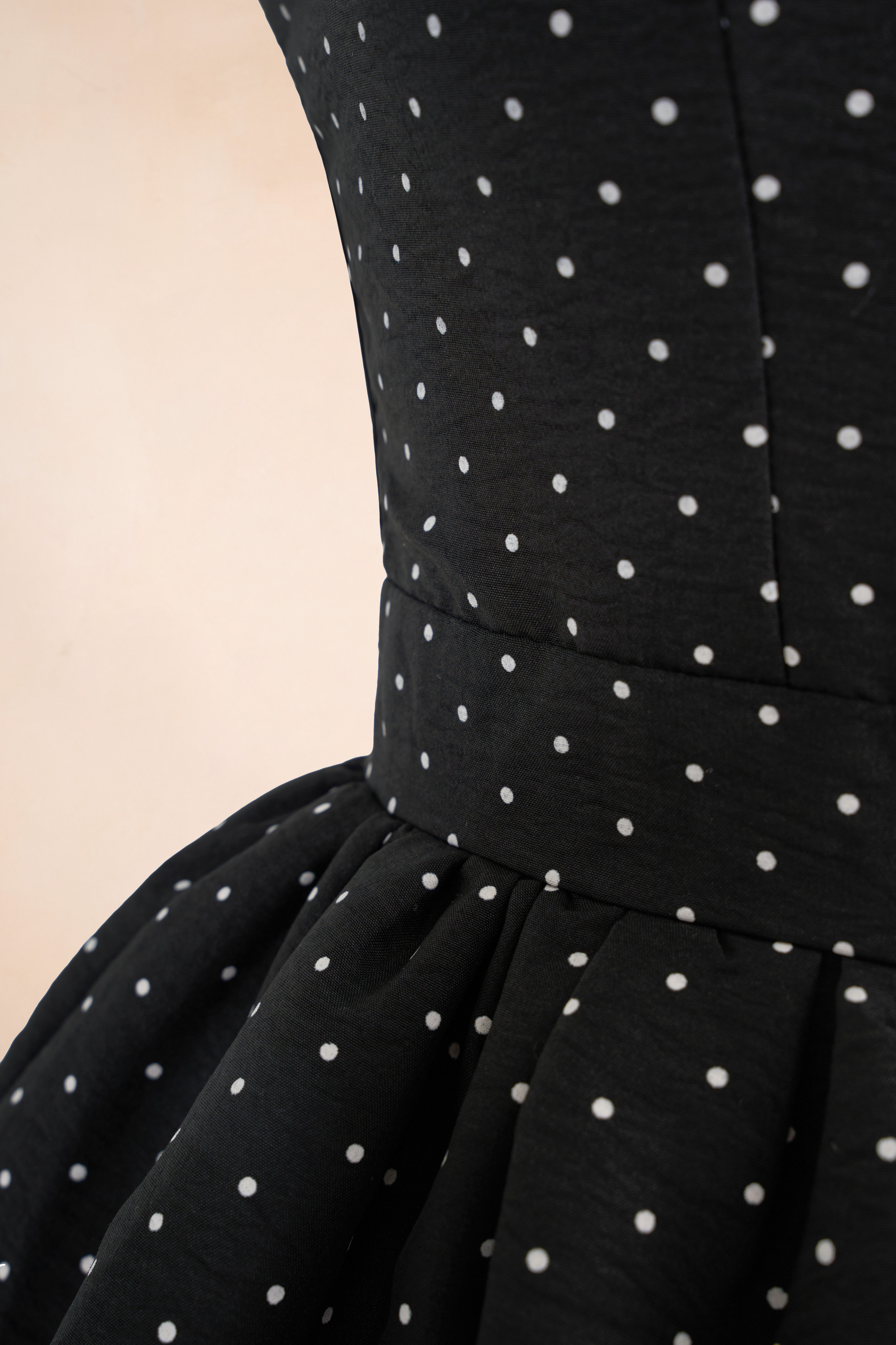 Áo Bí Chấm Bi Cổ V_thumbnail_7