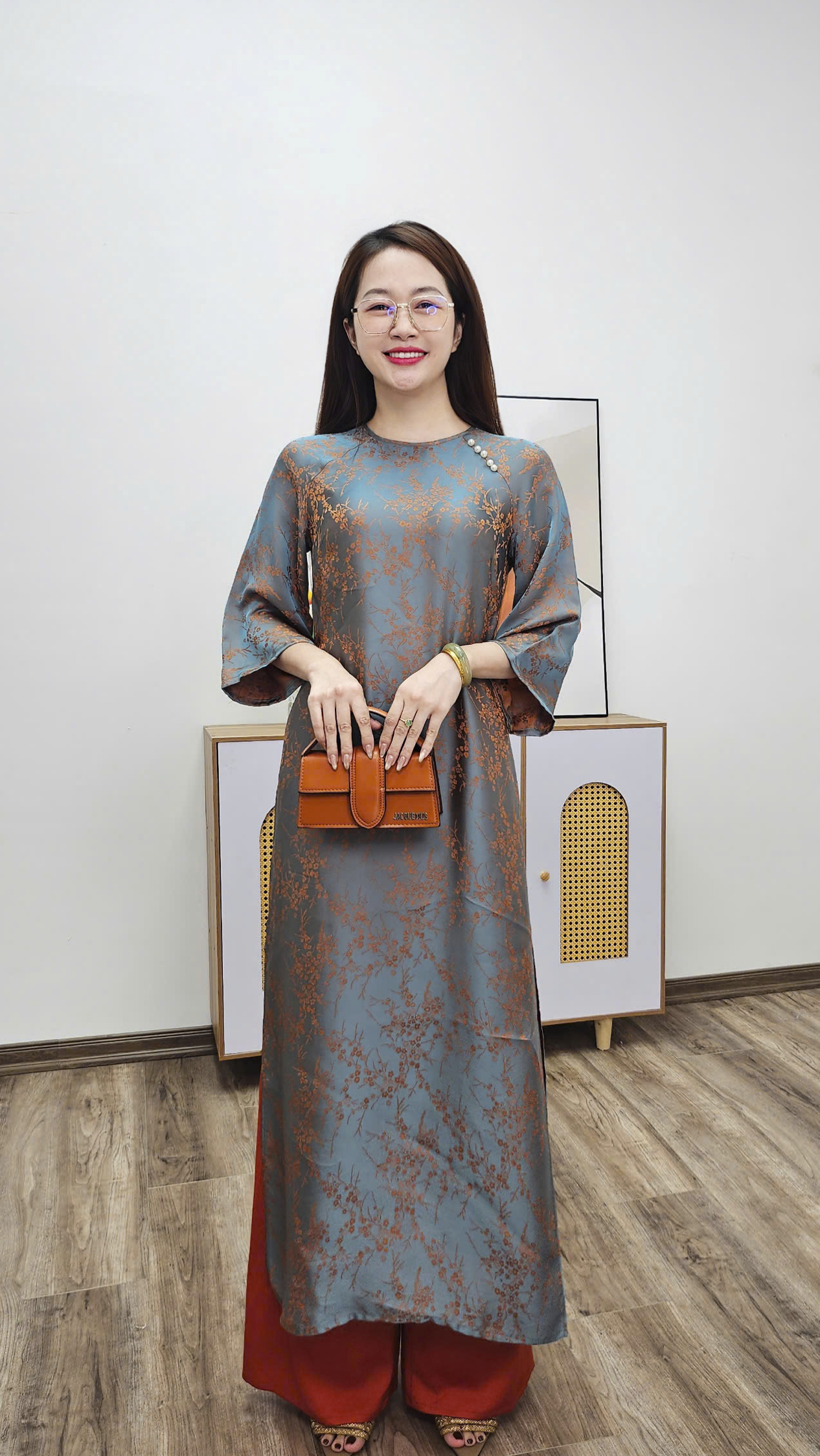 CT293 áo dài cách tân tơ tằm hoa đào ghi ánh cam_thumbnail_3