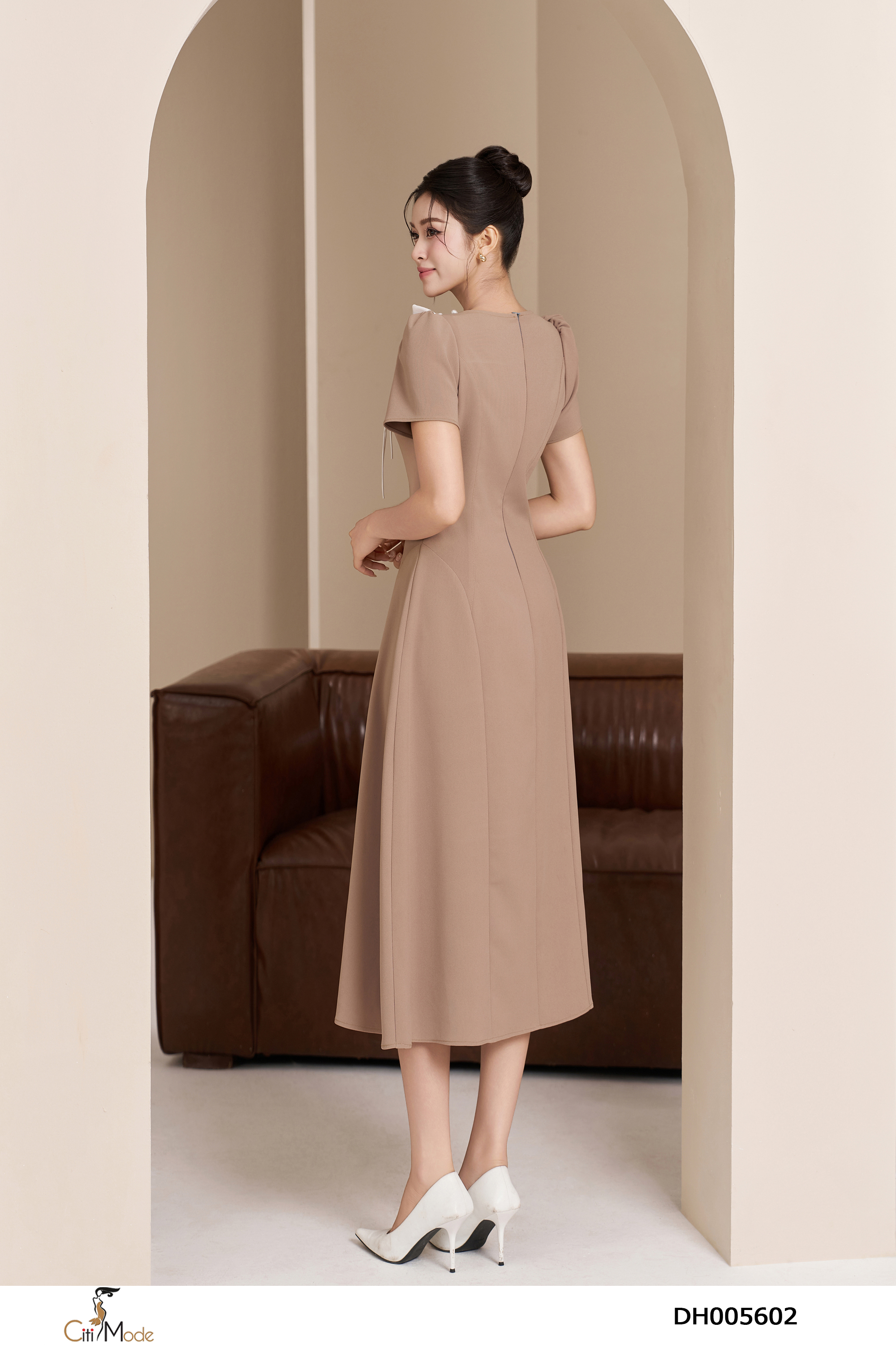 Đầm xòe nâu cổ tròn đính ngọc nơ vai_thumbnail_2