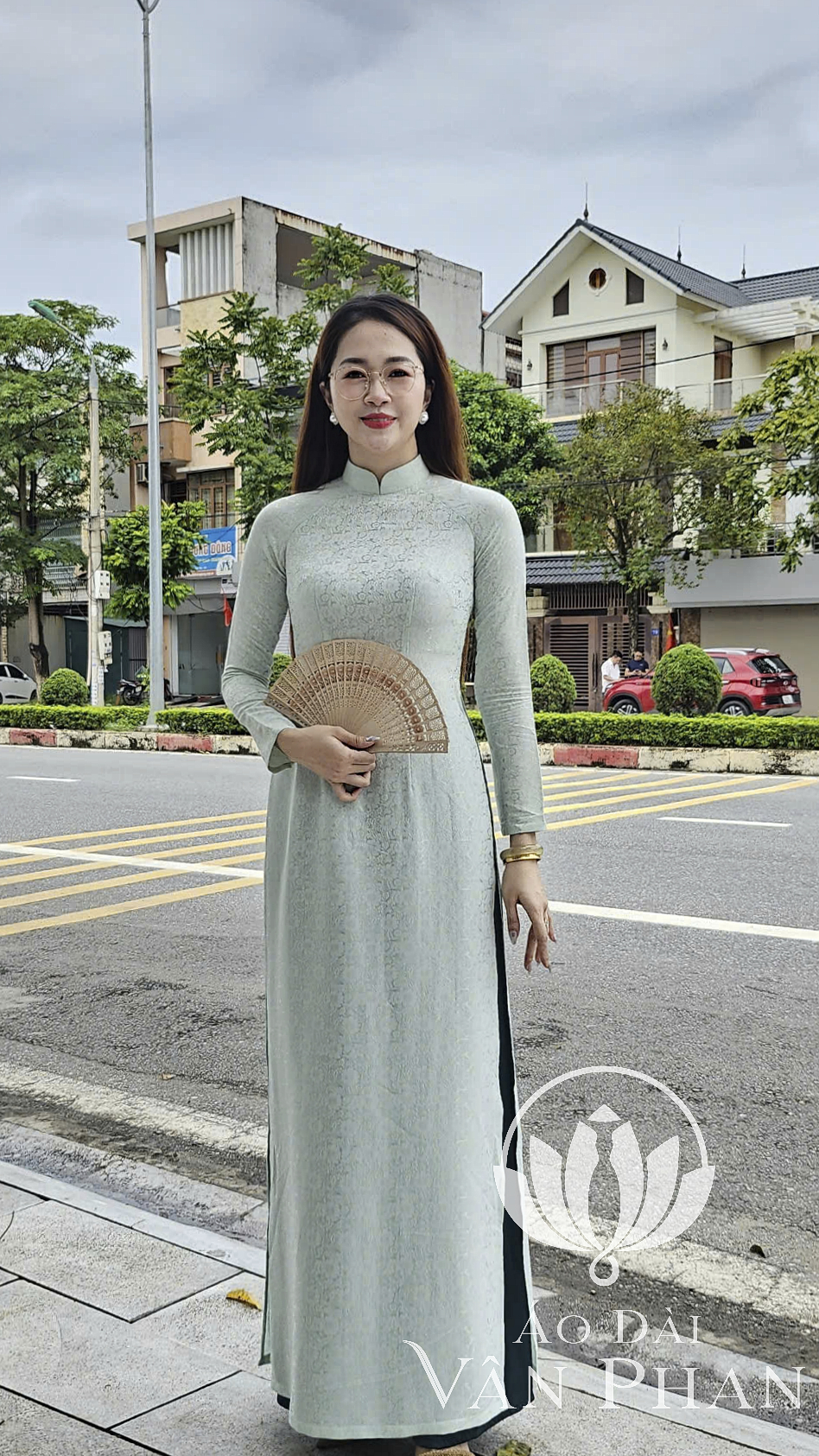 A3065 áo dài cổ 3p tay dài gấm hoa cúc xanh min_thumbnail_1