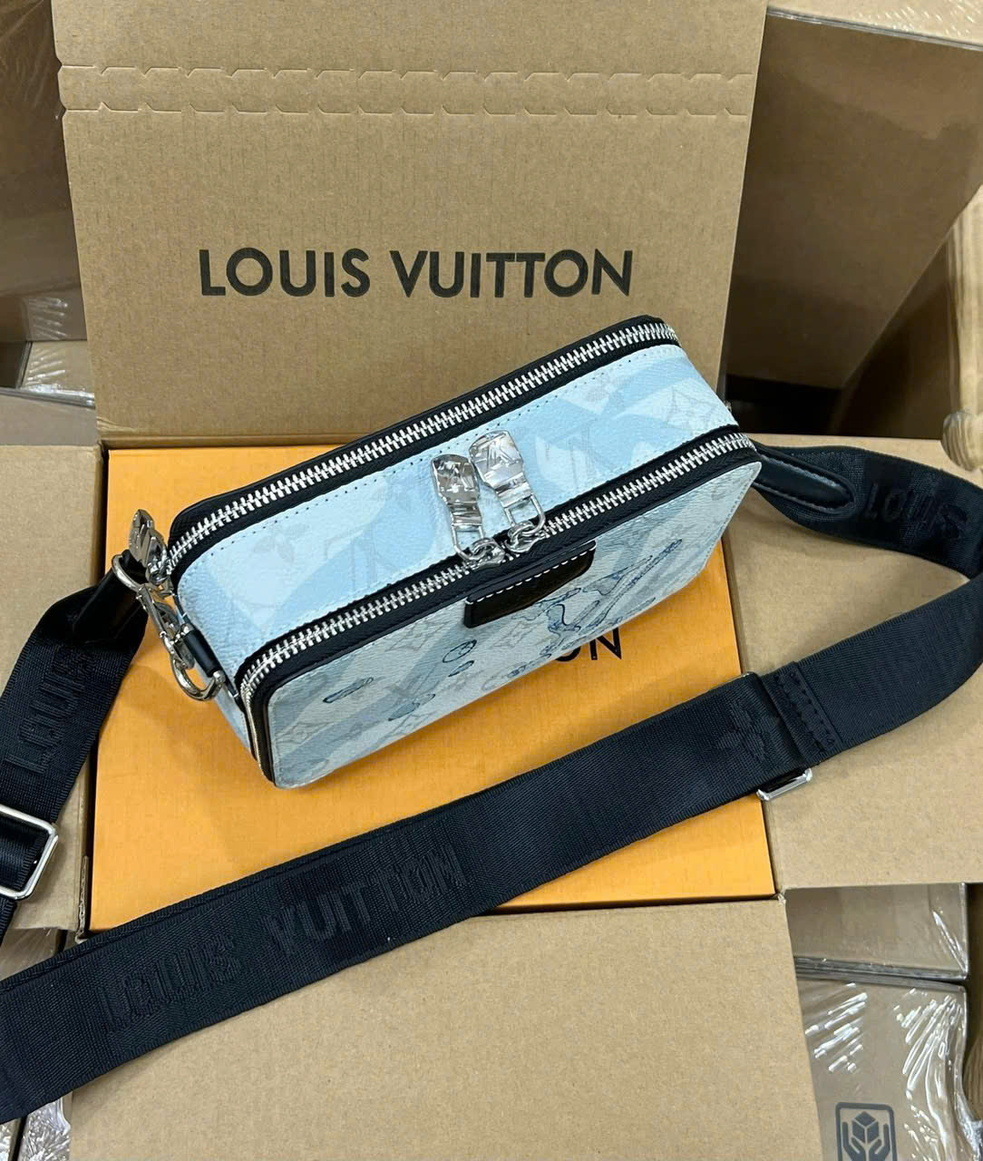 Túi đeo chéo hộp chữ nhật LV xanh biển_thumbnail_2