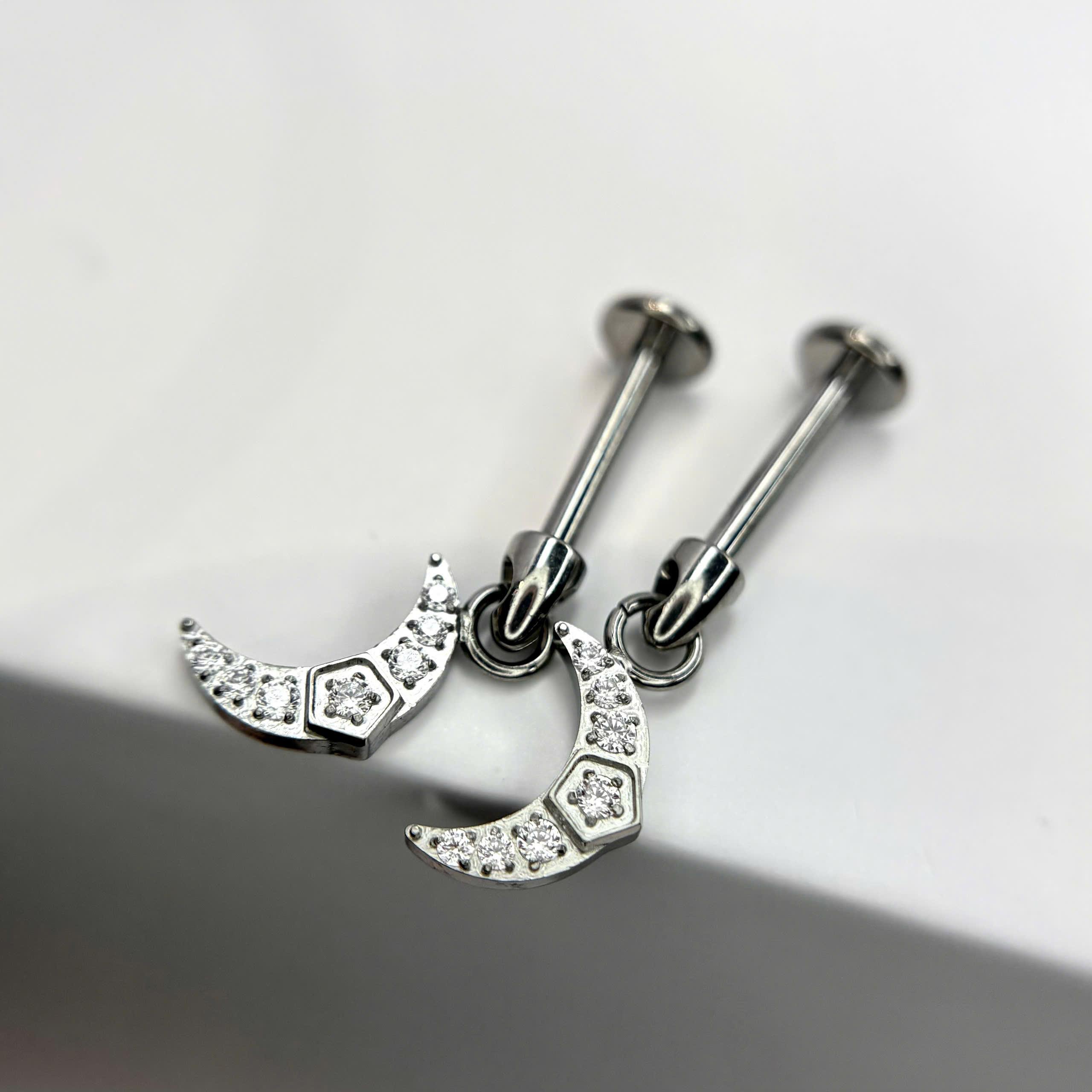 khuyên kiểu vertical titan mặt trăng rơi