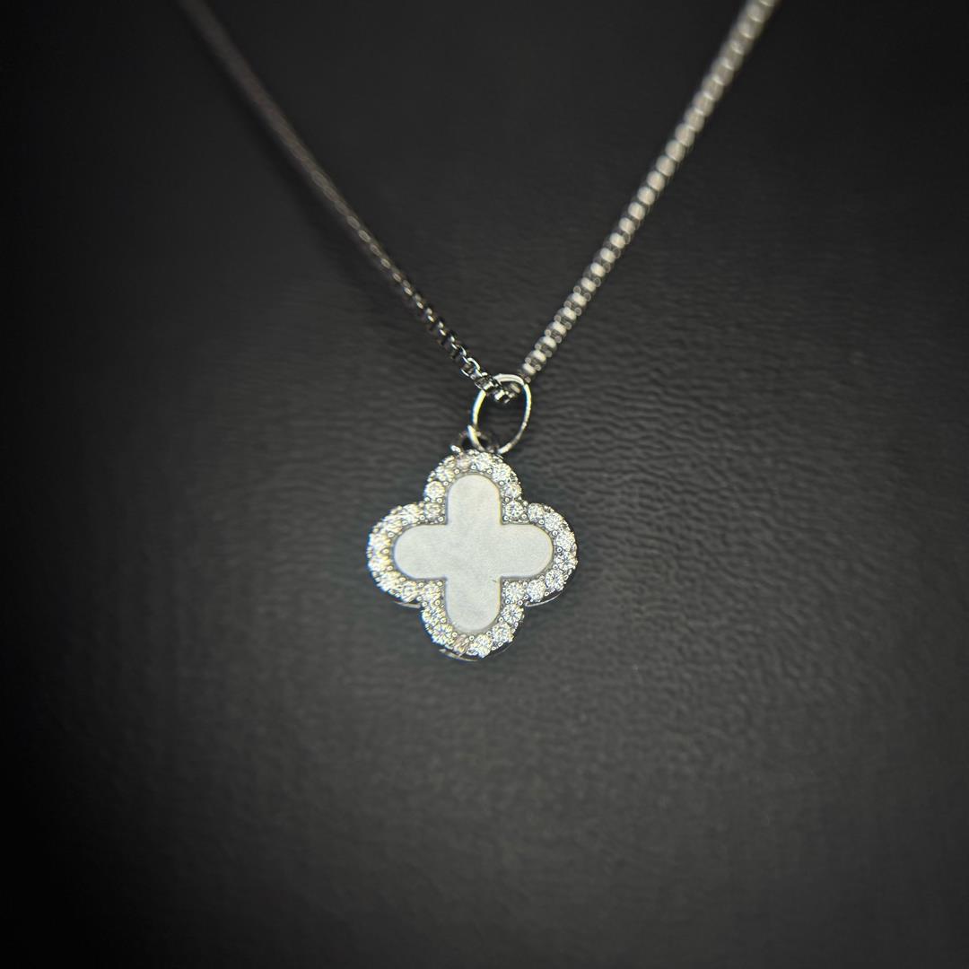 vòng cổ titan van cleef cỏ bốn lá hai mặt trắng đen xà cừ viền kim cương_thumbnail_3