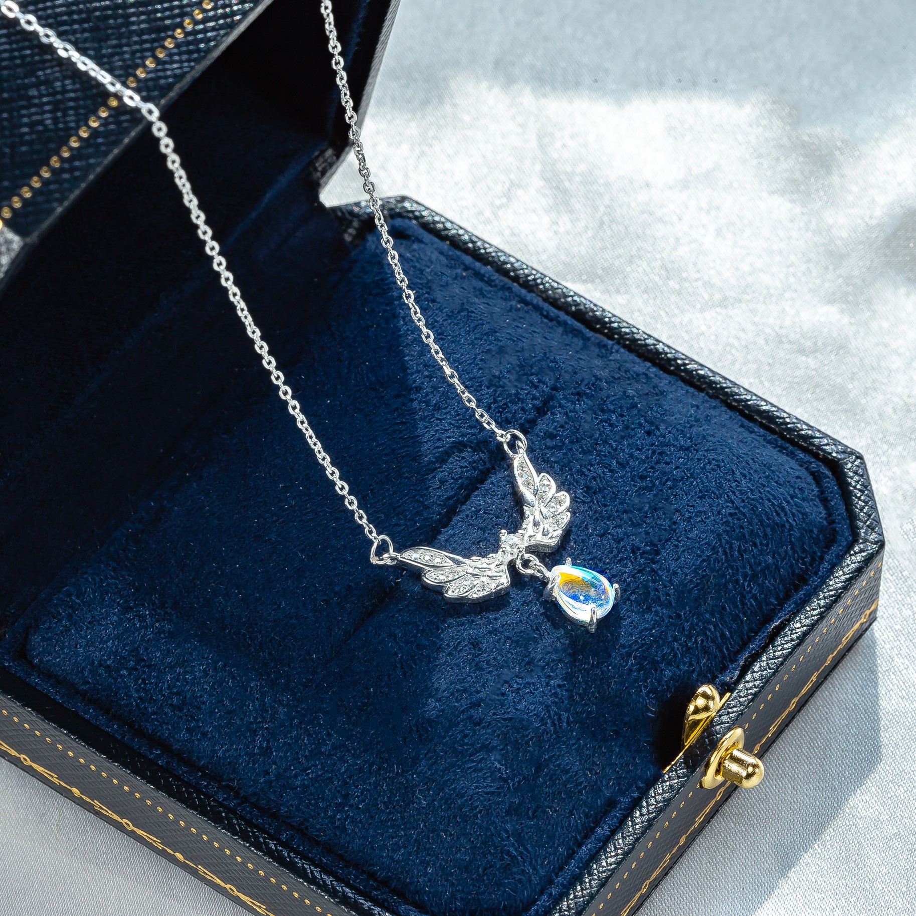 D211 - Dây chuyền cánh thiên thần đá moon