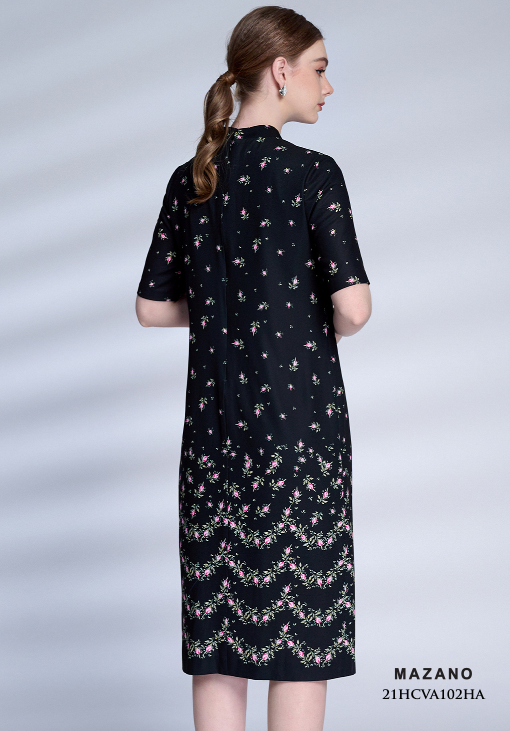 Đầm suông nền đen họa tiết in nụ hồng tay lỡ_thumbnail_3