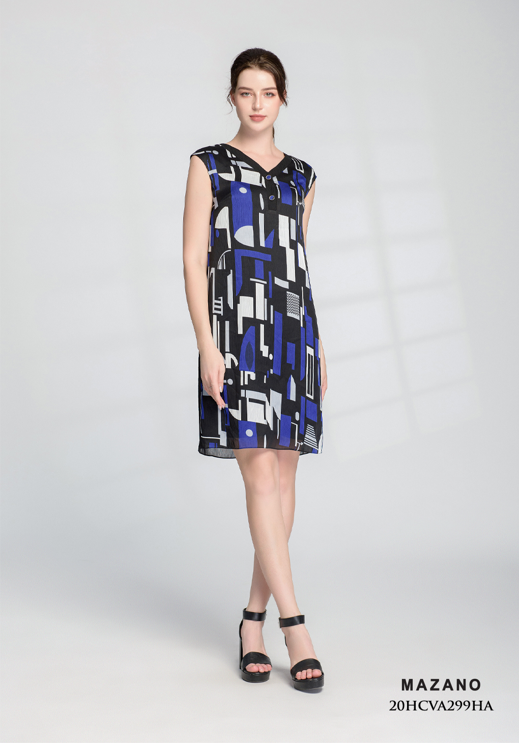 Đầm xanh suông cổ tim Y đính khuy