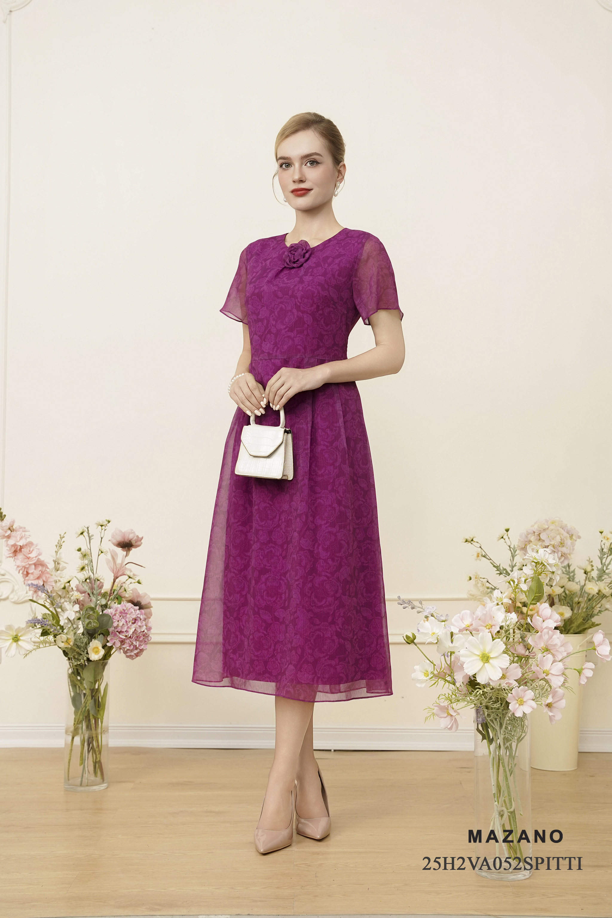 Váy Đầm Ôm Vải voan mỏng Hoạ tiết hoa trà cách điệu Cổ tròn Đính hoa thủ công Tay ngắn Dài qua bắp chân