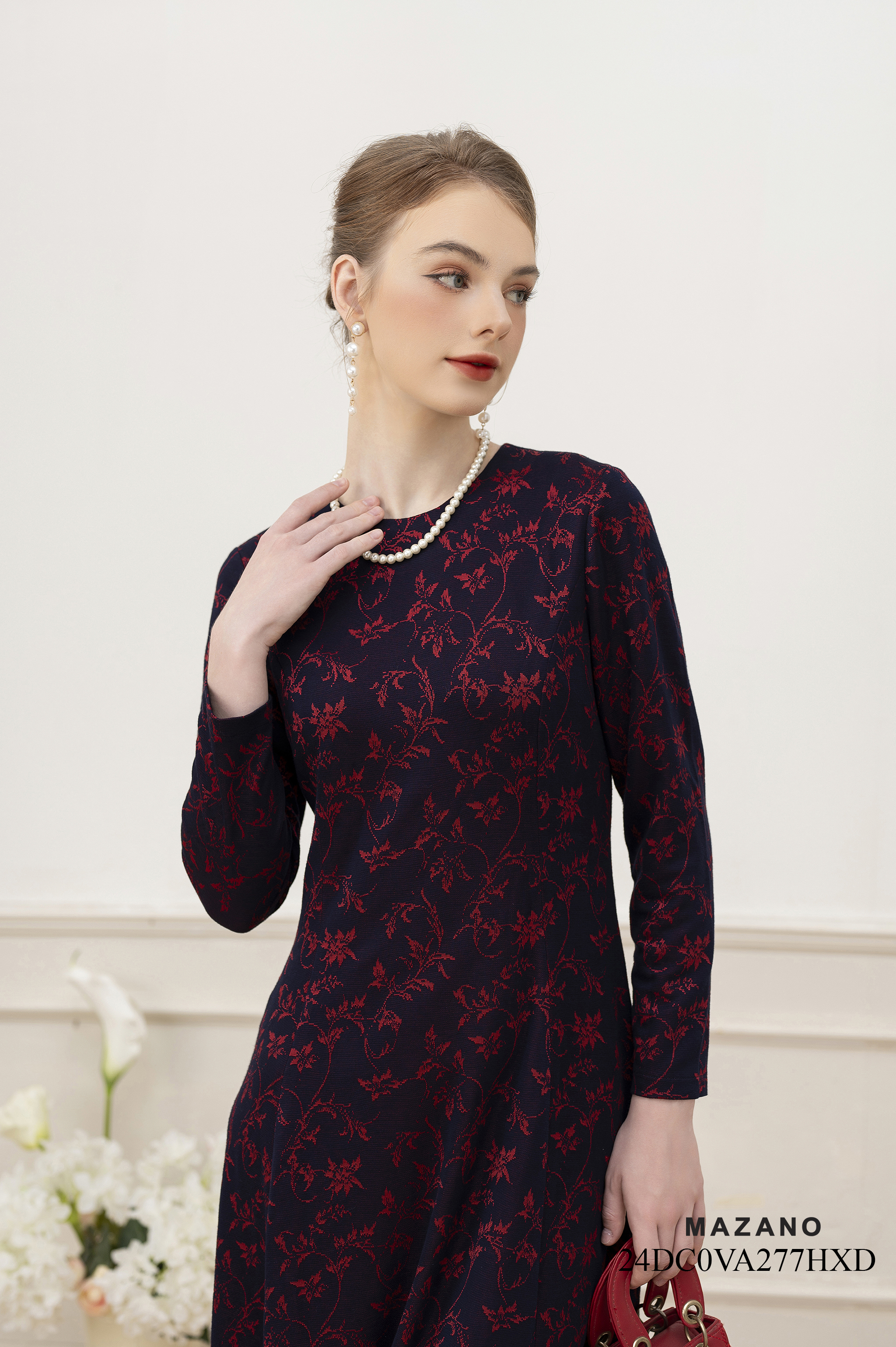 Váy Đầm Ôm Vải dạ len Hoạ tiết cách điệu Cổ tròn Tay dài Dài qua bắp chân_thumbnail_4