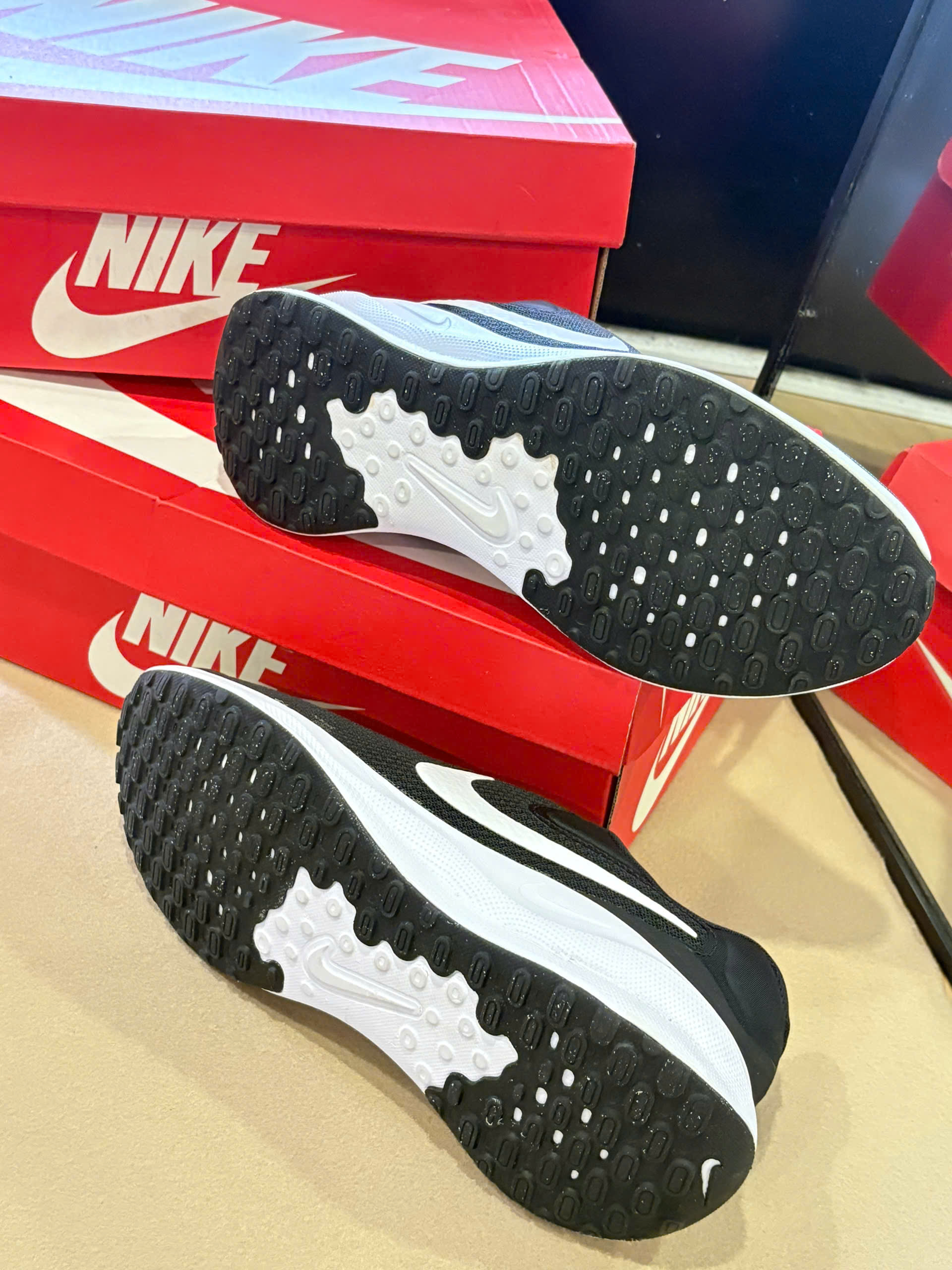 Nike Revolution 7 Black White FB2207-001_thumbnail_7