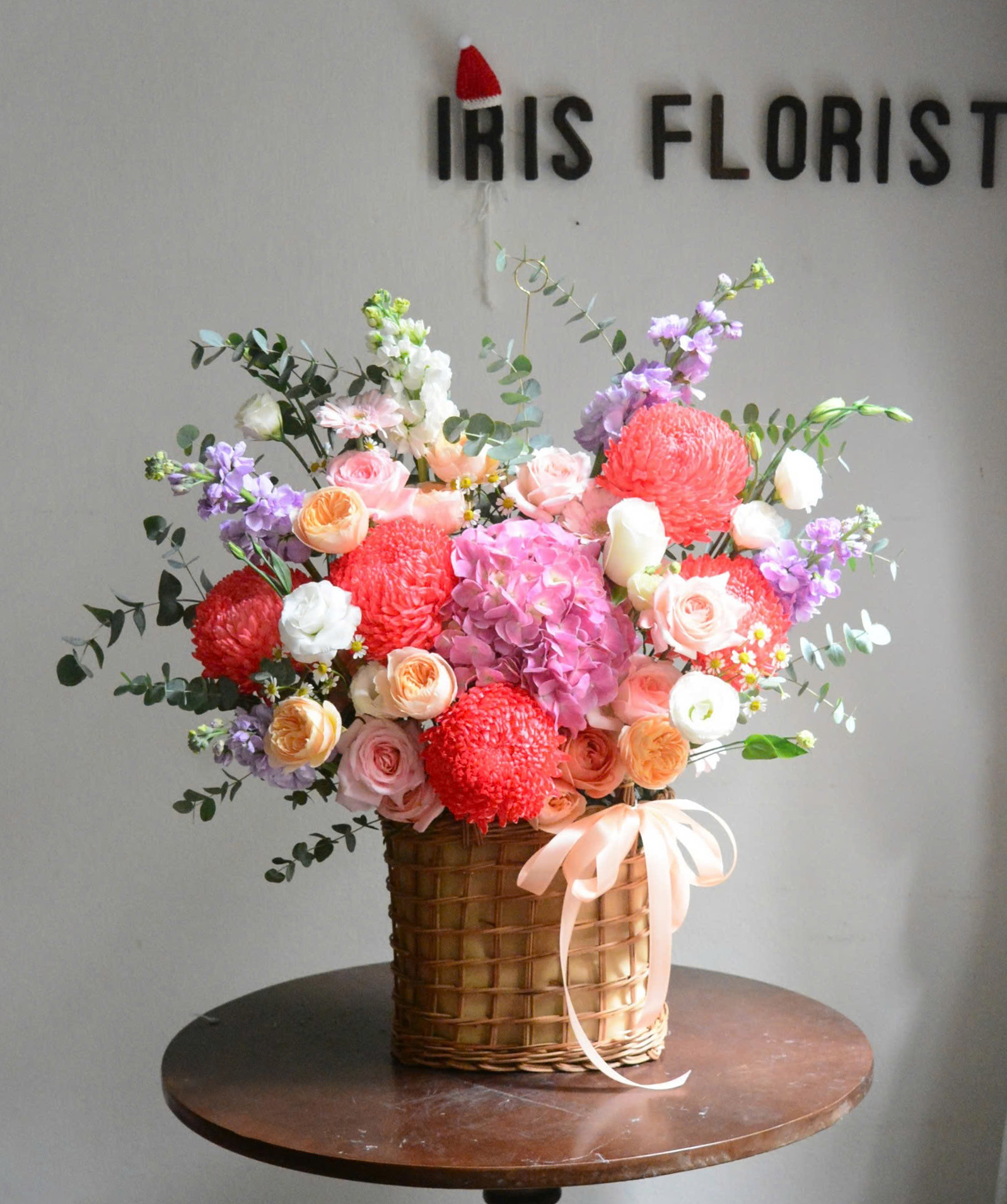 Giỏ hoa Tú cầu mix cúc mẫu đơn và hoa phụ - Size L