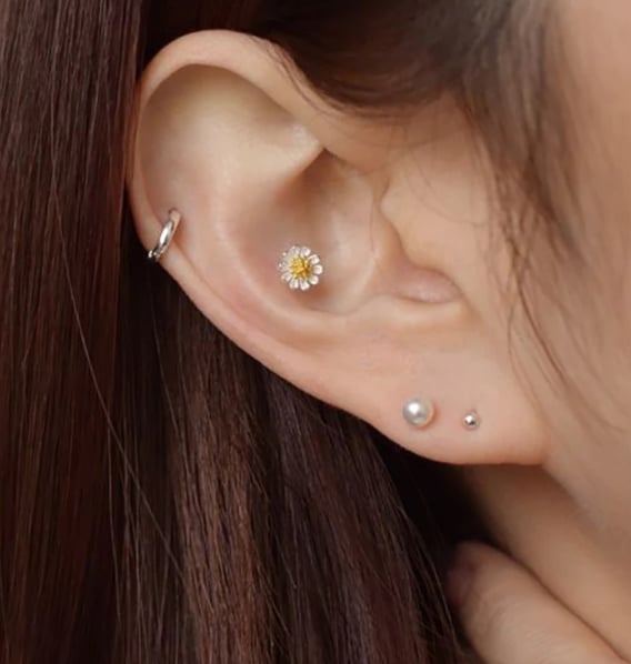 K271 - Khuyên tai hoa cúc chốt ren_thumbnail_3